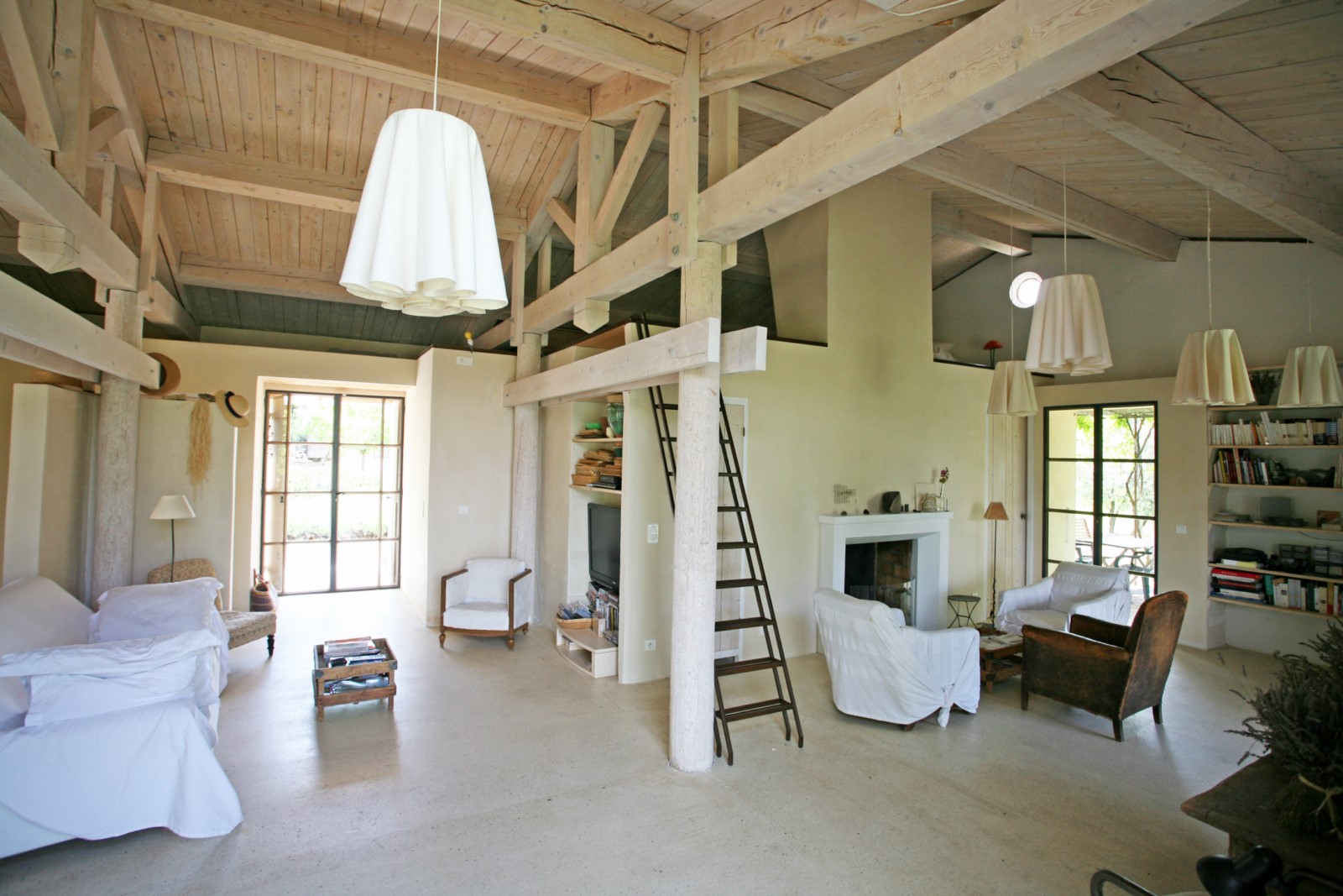 Location proche Gordes, maison de charme avec dépendance et piscine   