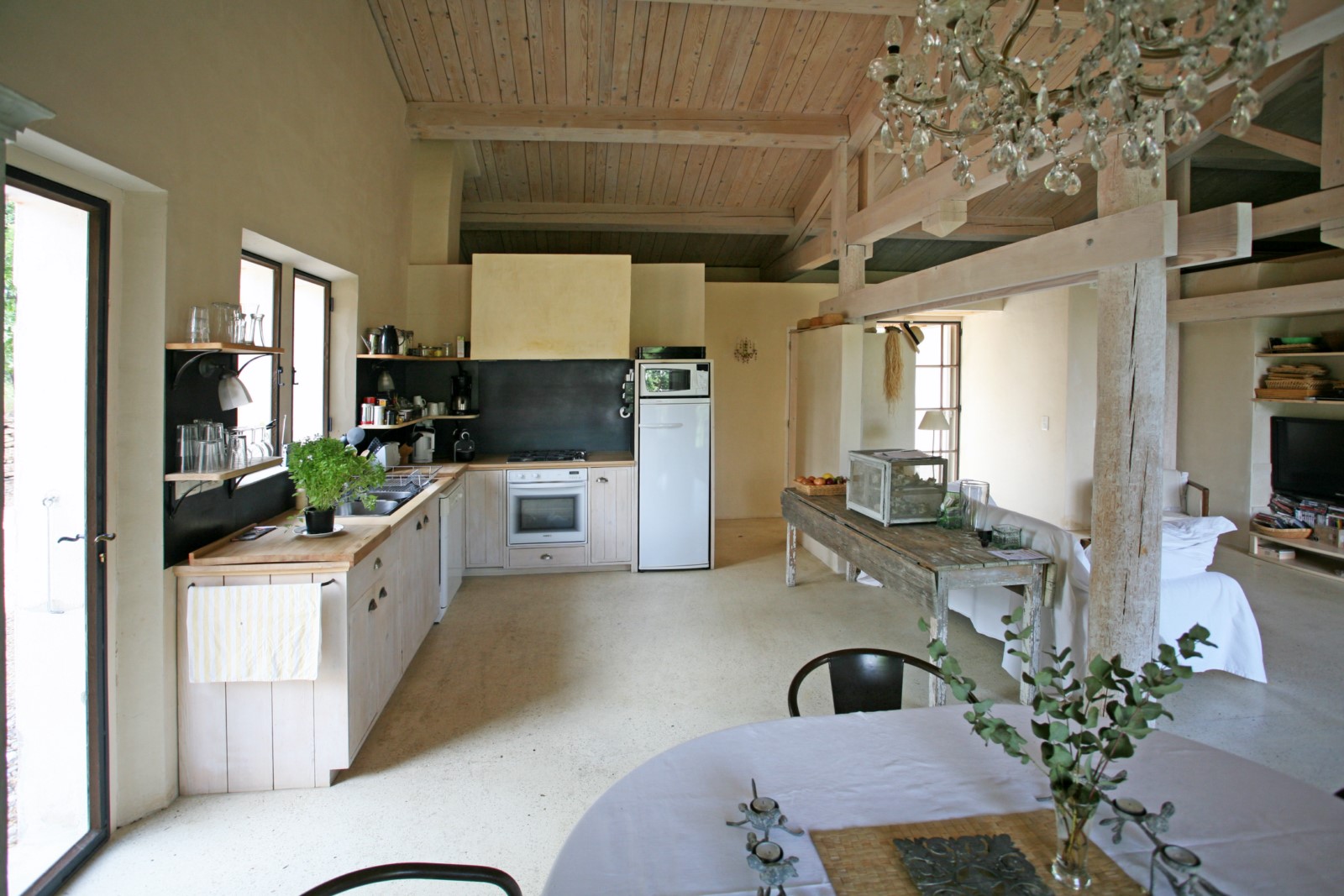 Location proche Gordes, maison de charme avec dépendance et piscine   
