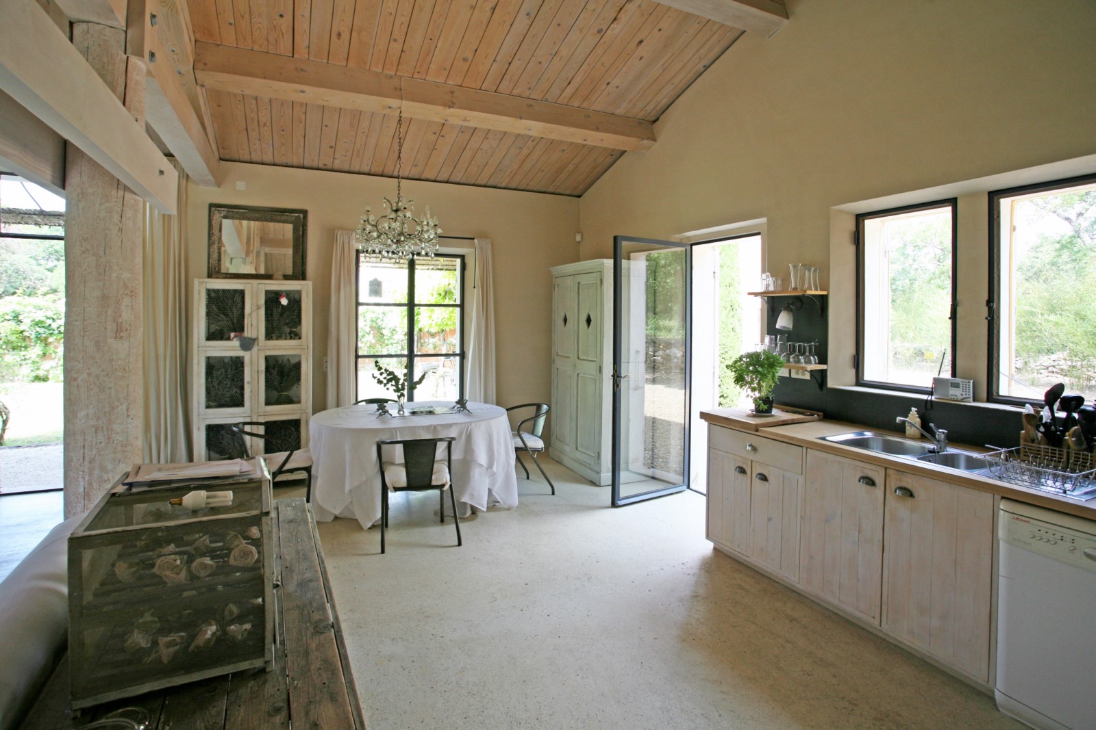 Location proche Gordes, maison de charme avec dépendance et piscine   