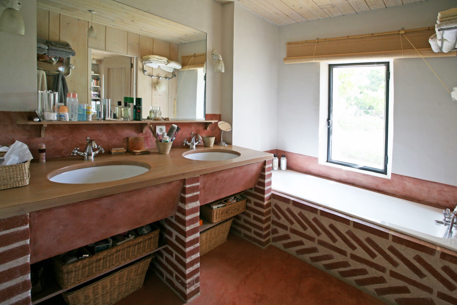 Location proche Gordes, maison de charme avec dépendance et piscine   