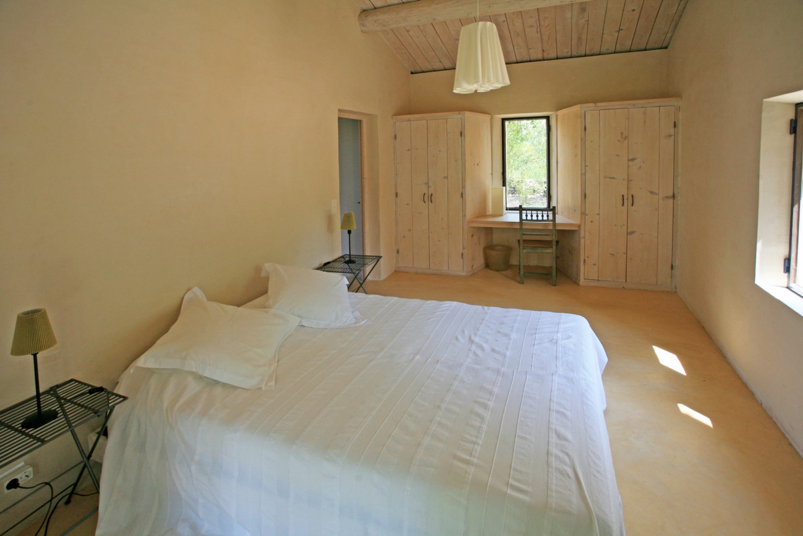 Location proche Gordes, maison de charme avec dépendance et piscine   