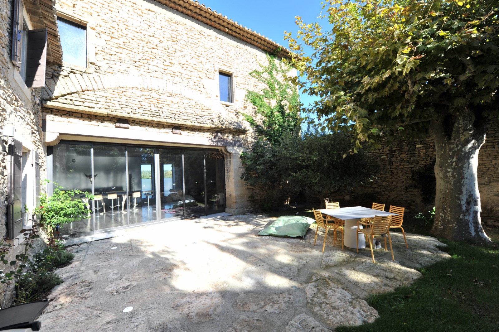 A louer à Gordes,   mas XVIIIème en coeur de village  