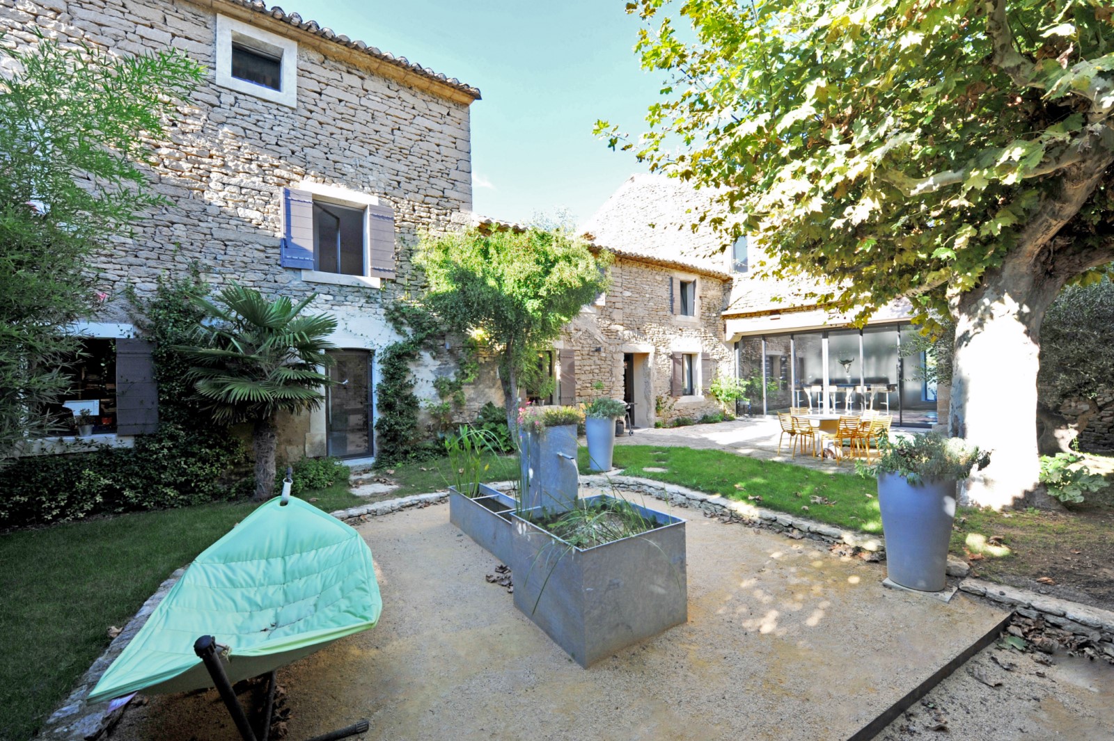A louer à Gordes,   mas XVIIIème en coeur de village  