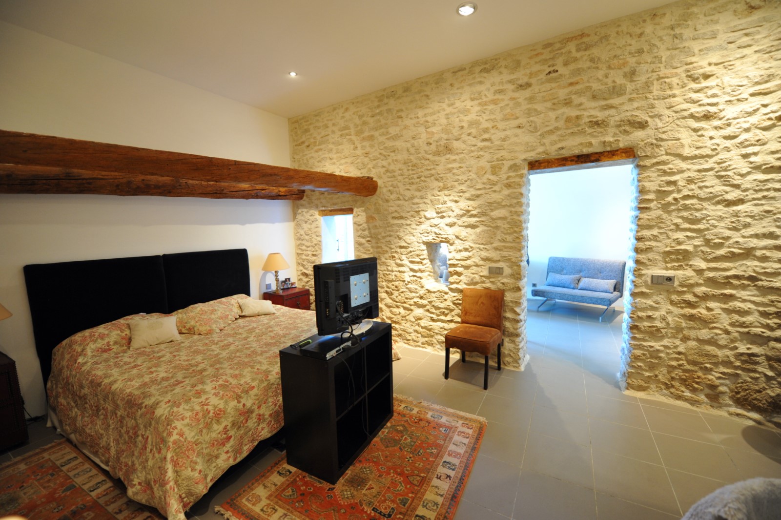 A louer à Gordes,   mas XVIIIème en coeur de village  