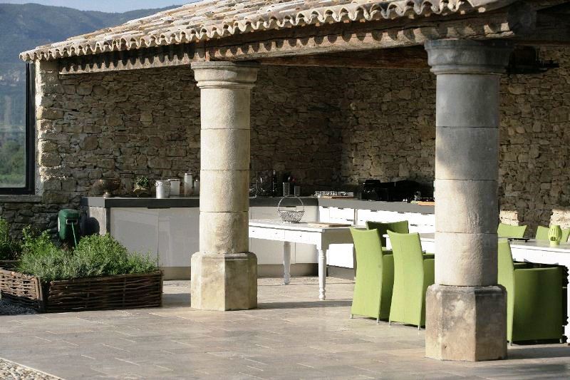 Luberon,    à louer superbe bastide rénovée