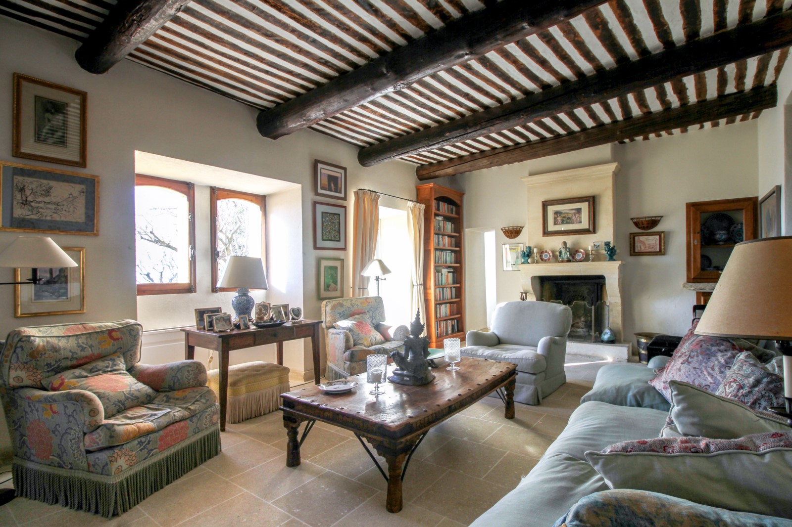 A louer à Gordes,    propriété d'exception