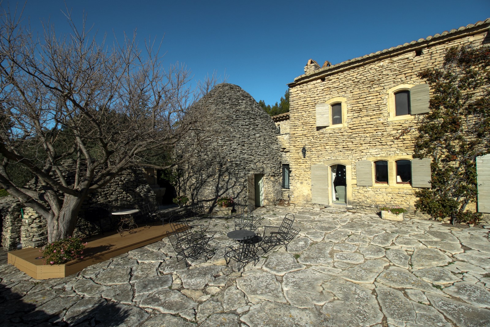 A louer à Gordes,    propriété d'exception
