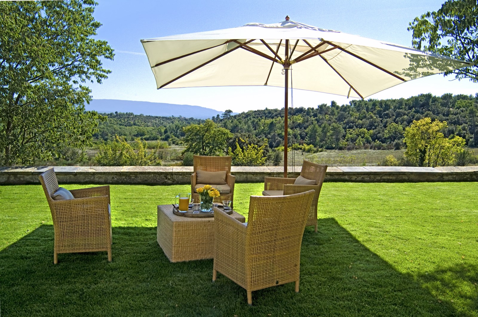 Location très belle propriété proche de l'Isle sur la Sorgue   