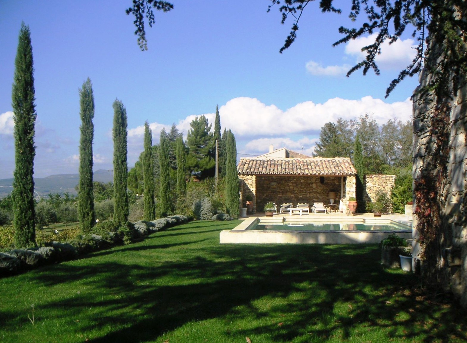 Environnement de choix pour cette maison à louer en Luberon