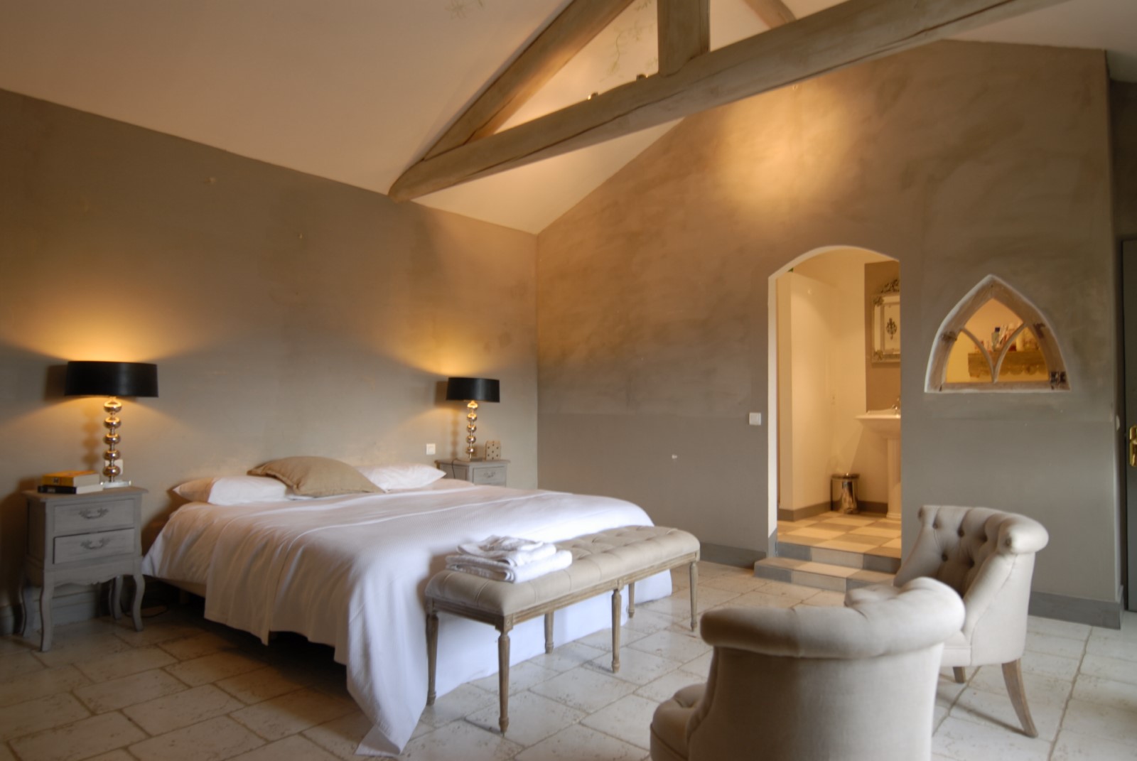 Location d'un superbe mas provençal  face au Luberon
