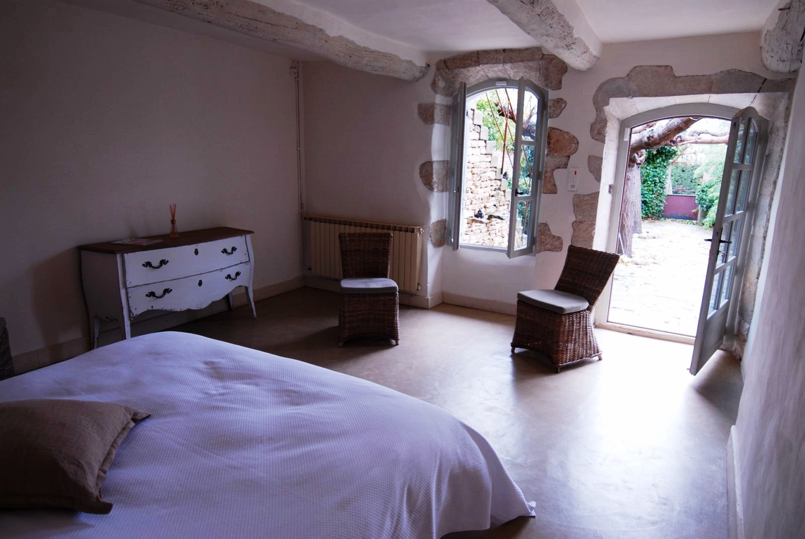 Location d'un superbe mas provençal  face au Luberon