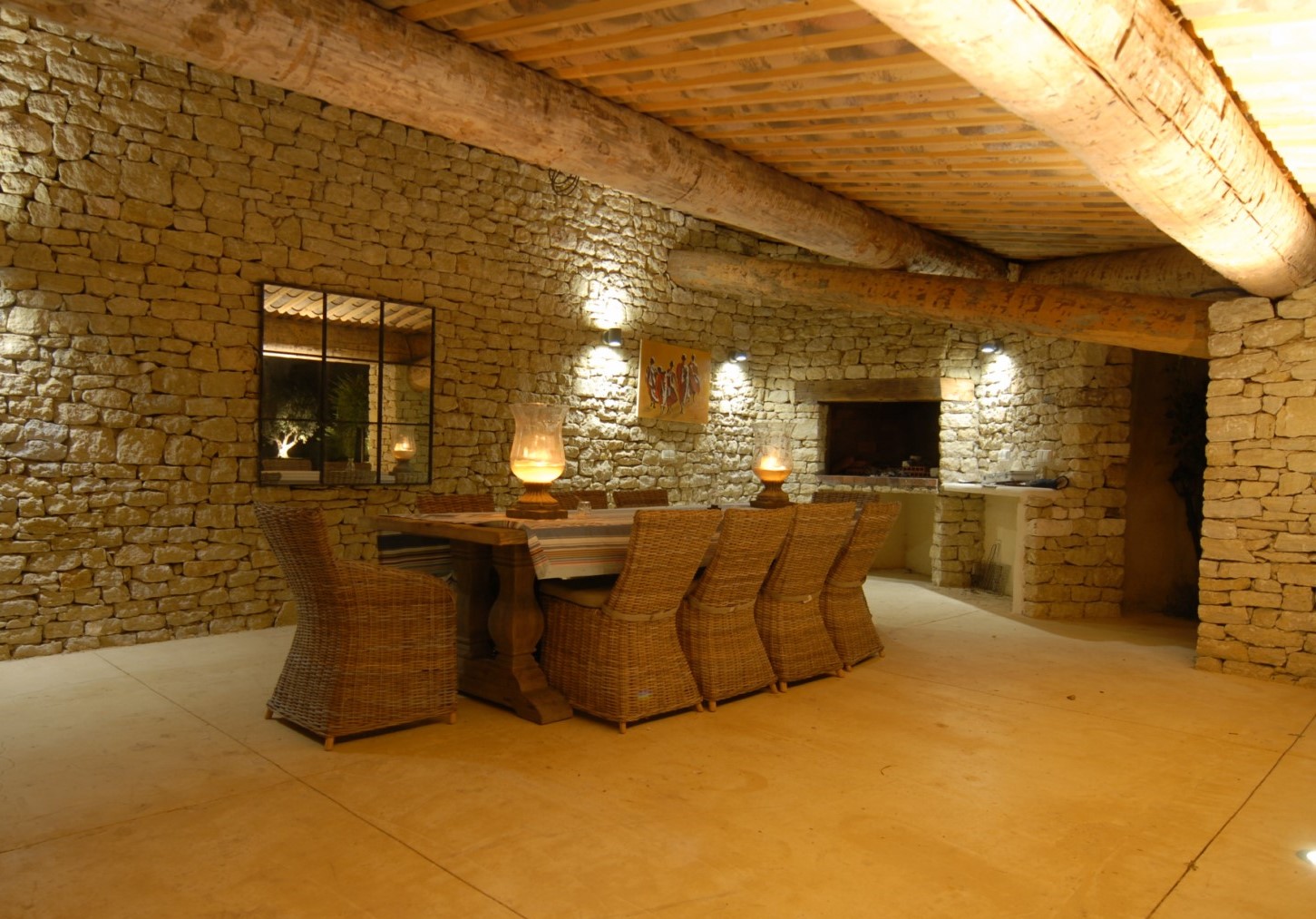 Pool house et piscine face au Luberon