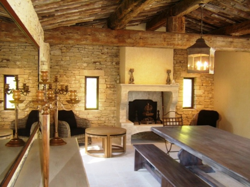 Salle à manger d'été face au splendide parc