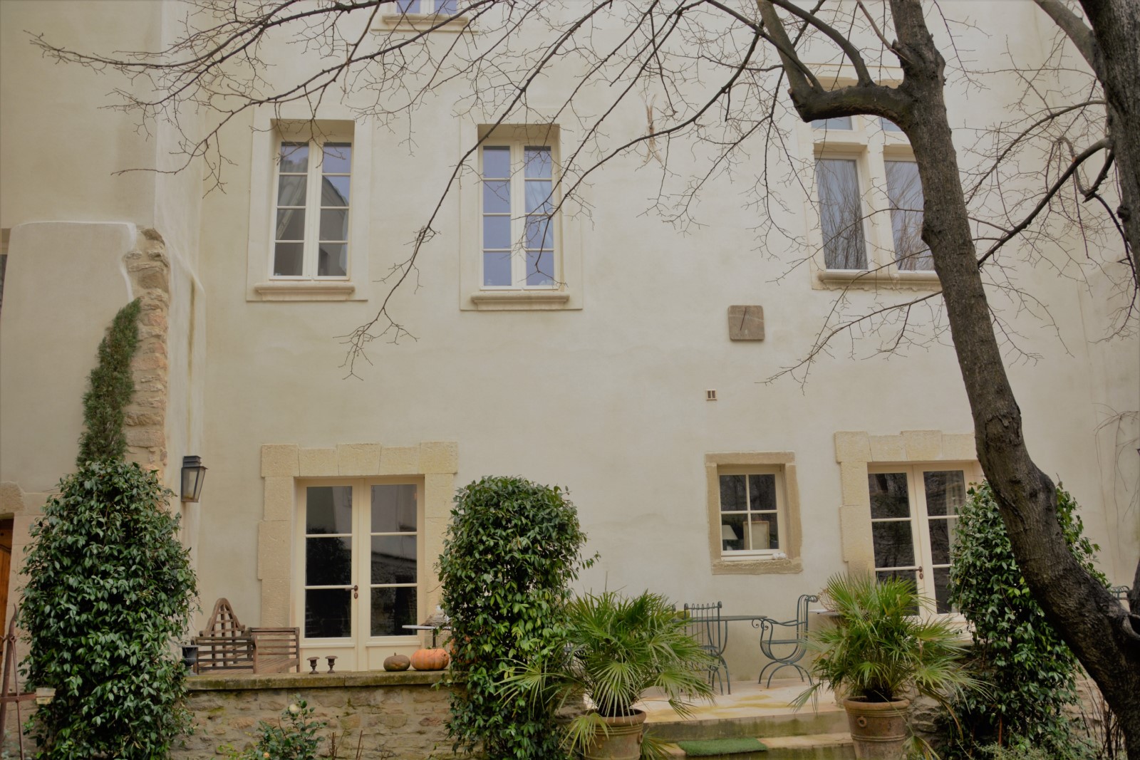 Superbe hôtel particulier au centre de la célèbre ville des antiquaires du Luberon
