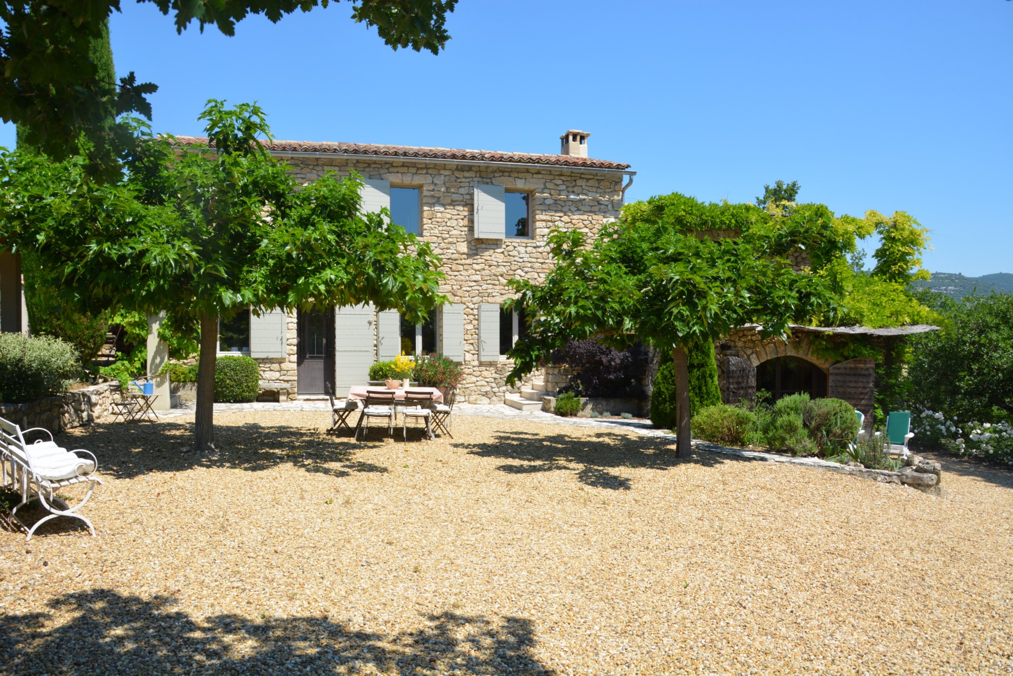 Location saisonnière en Luberon, confortable propriété,   