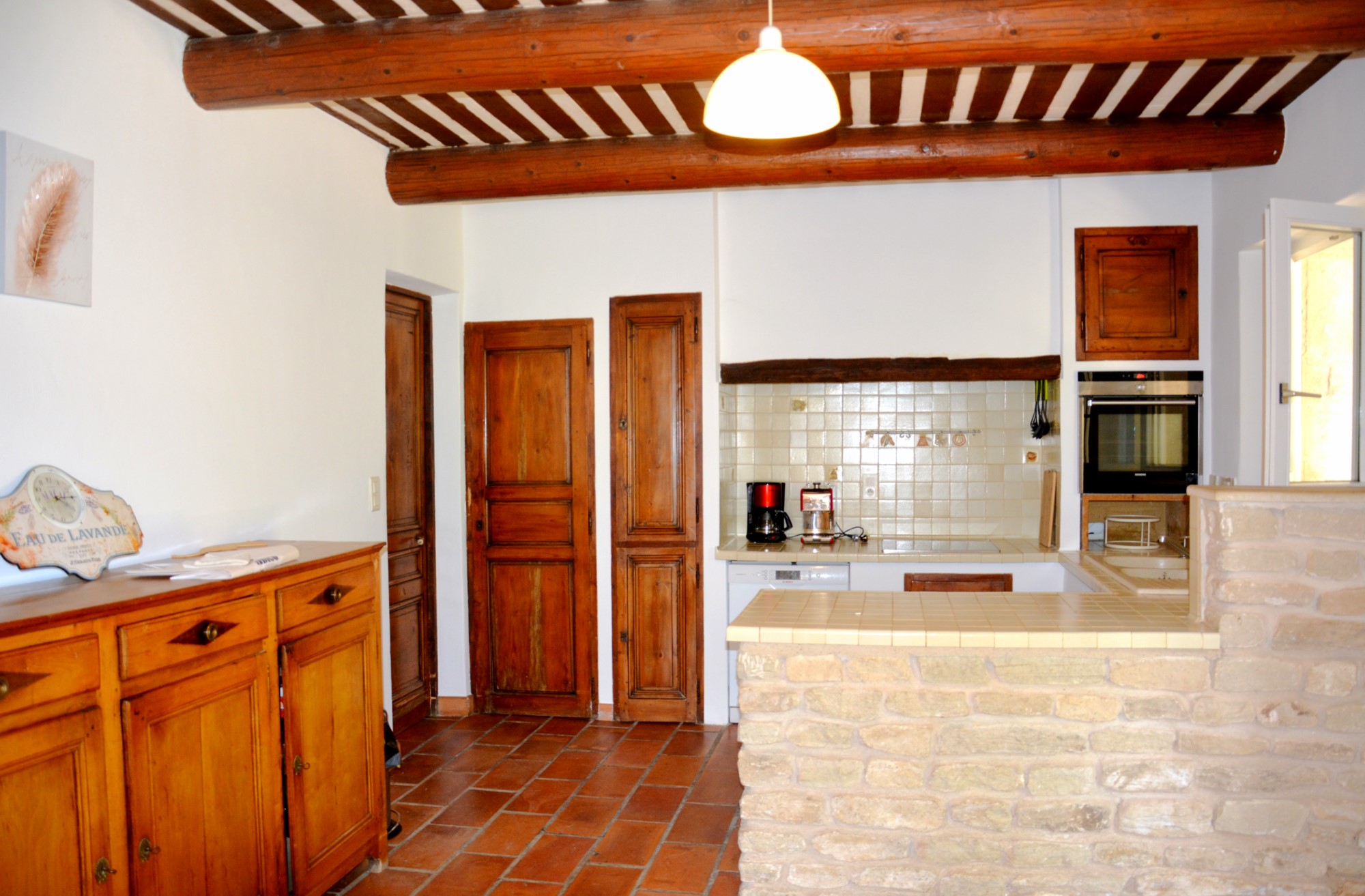 Proche d'un hameau de Gordes, charmante maison en pierres à louer    