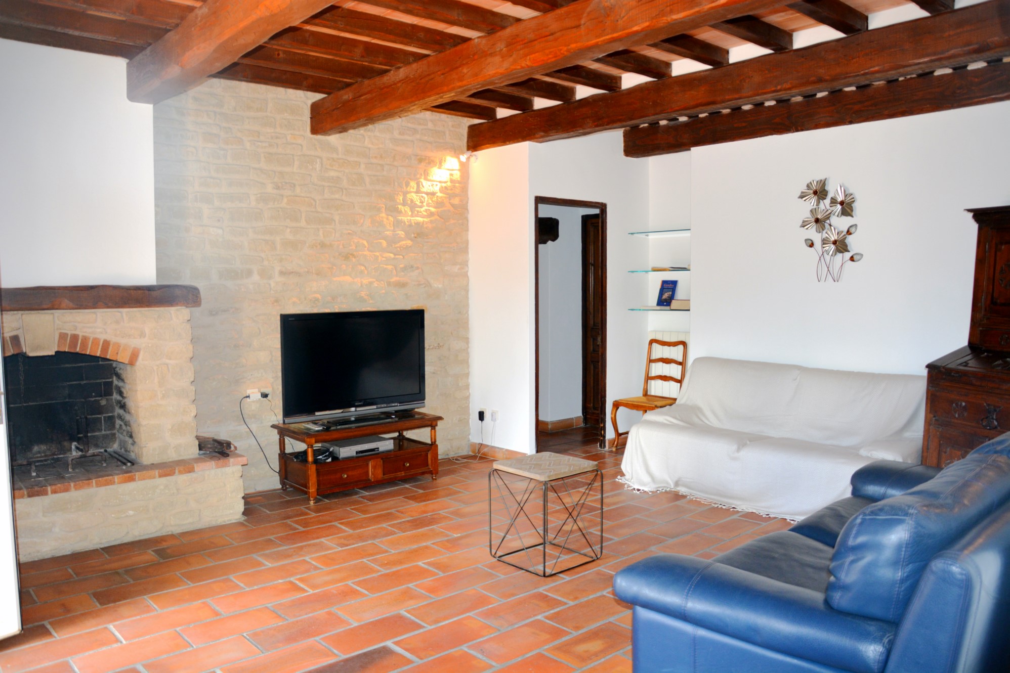 Proche d'un hameau de Gordes, charmante maison en pierres à louer    