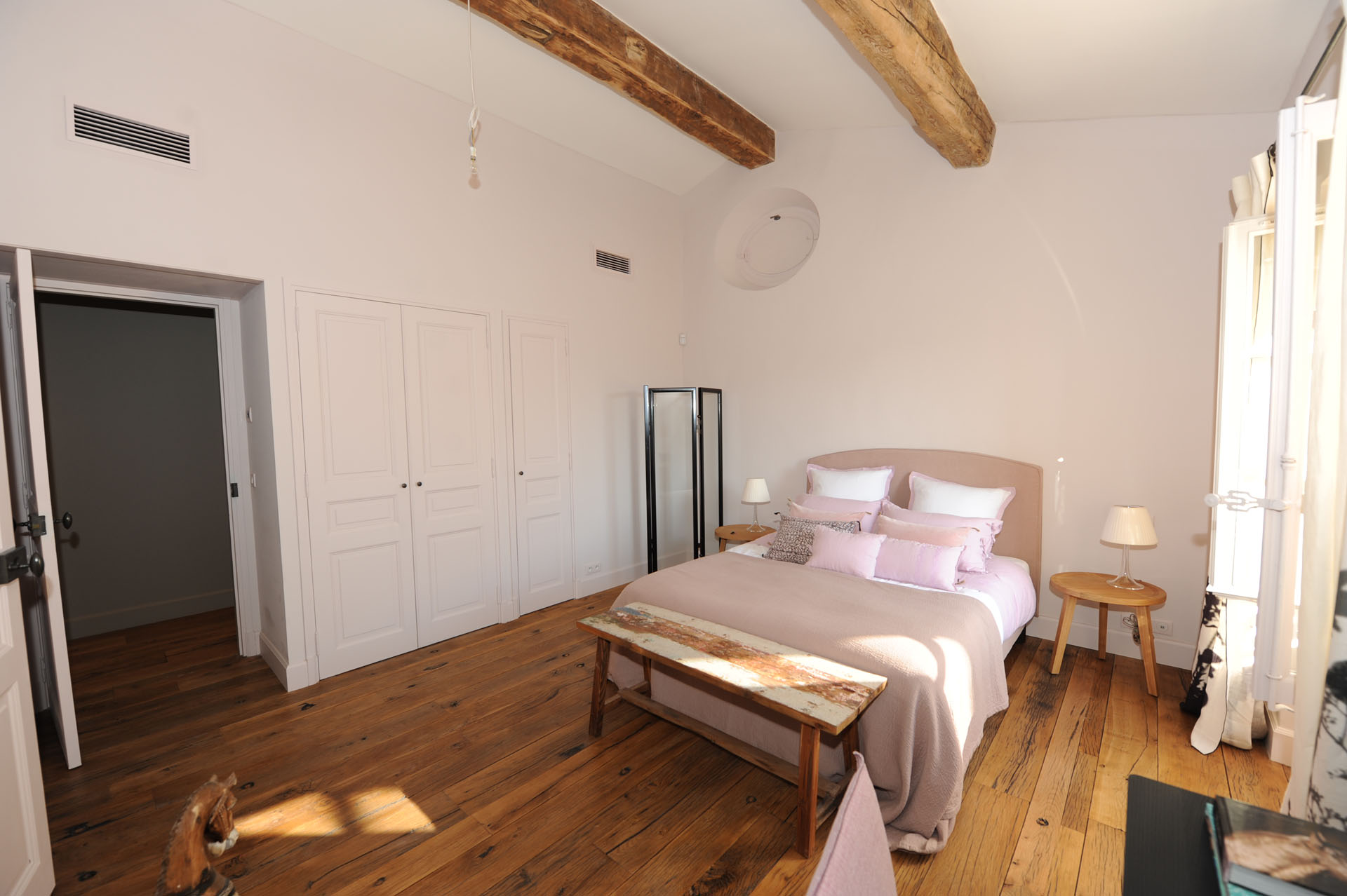 à Bonnieux, propriété d'exception avec charme, volumes et vue   