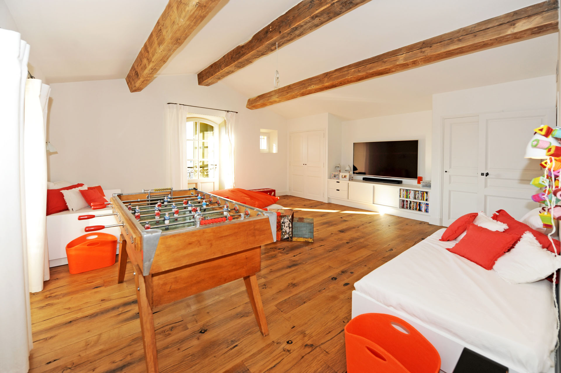 à Bonnieux, propriété d'exception avec charme, volumes et vue   