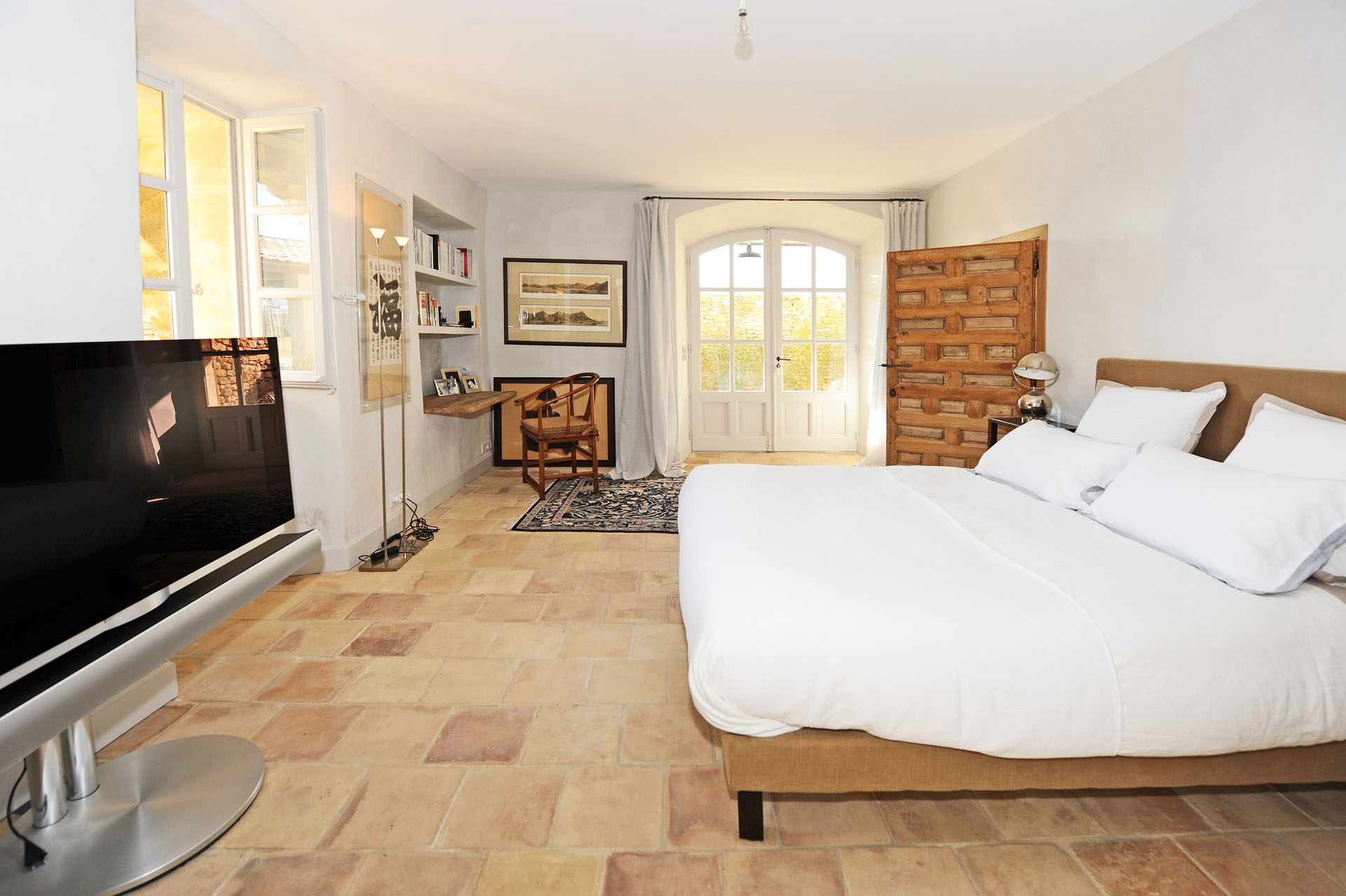 à Bonnieux, propriété d'exception avec charme, volumes et vue   