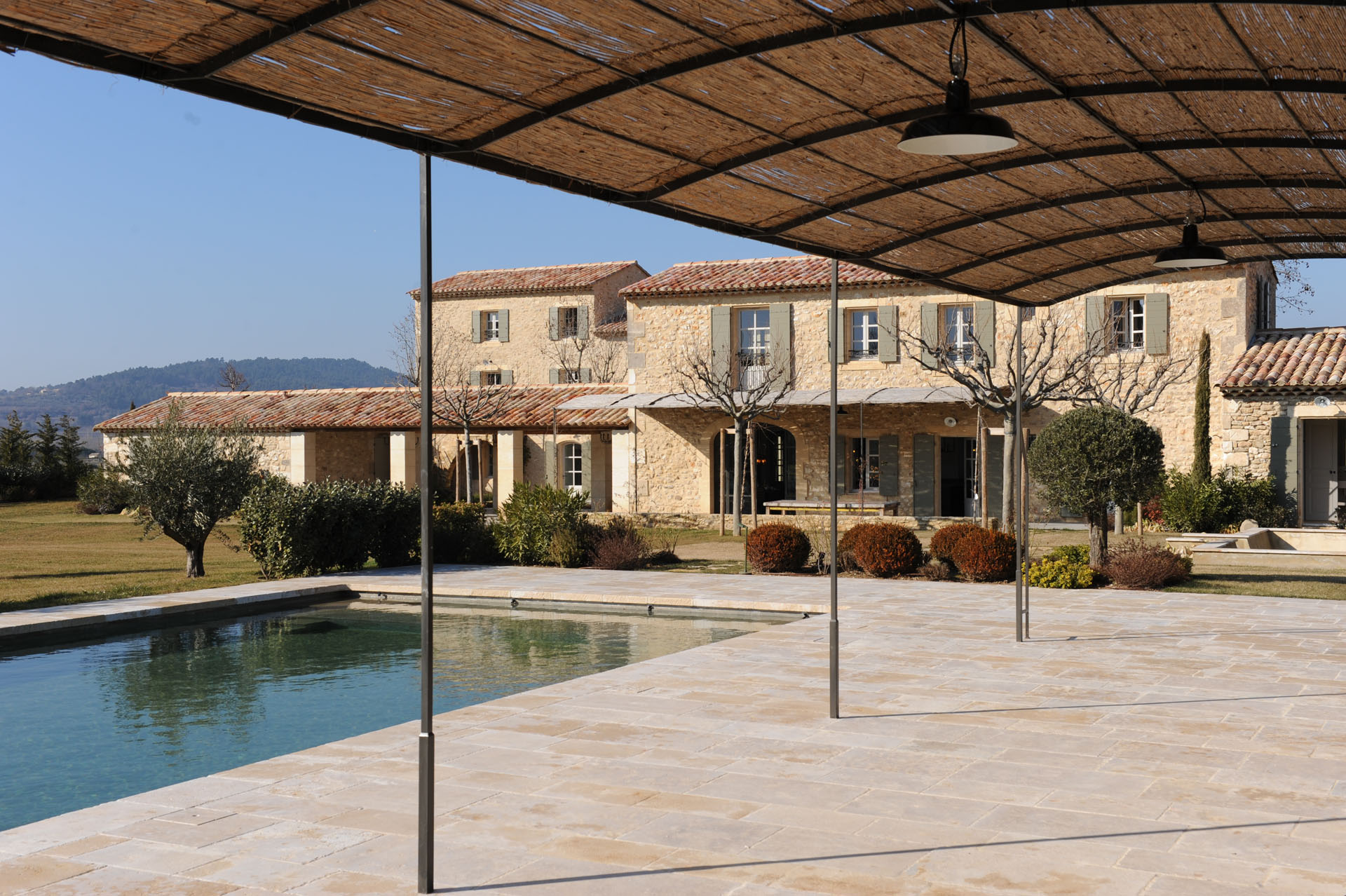 à Bonnieux, propriété d'exception avec charme, volumes et vue   