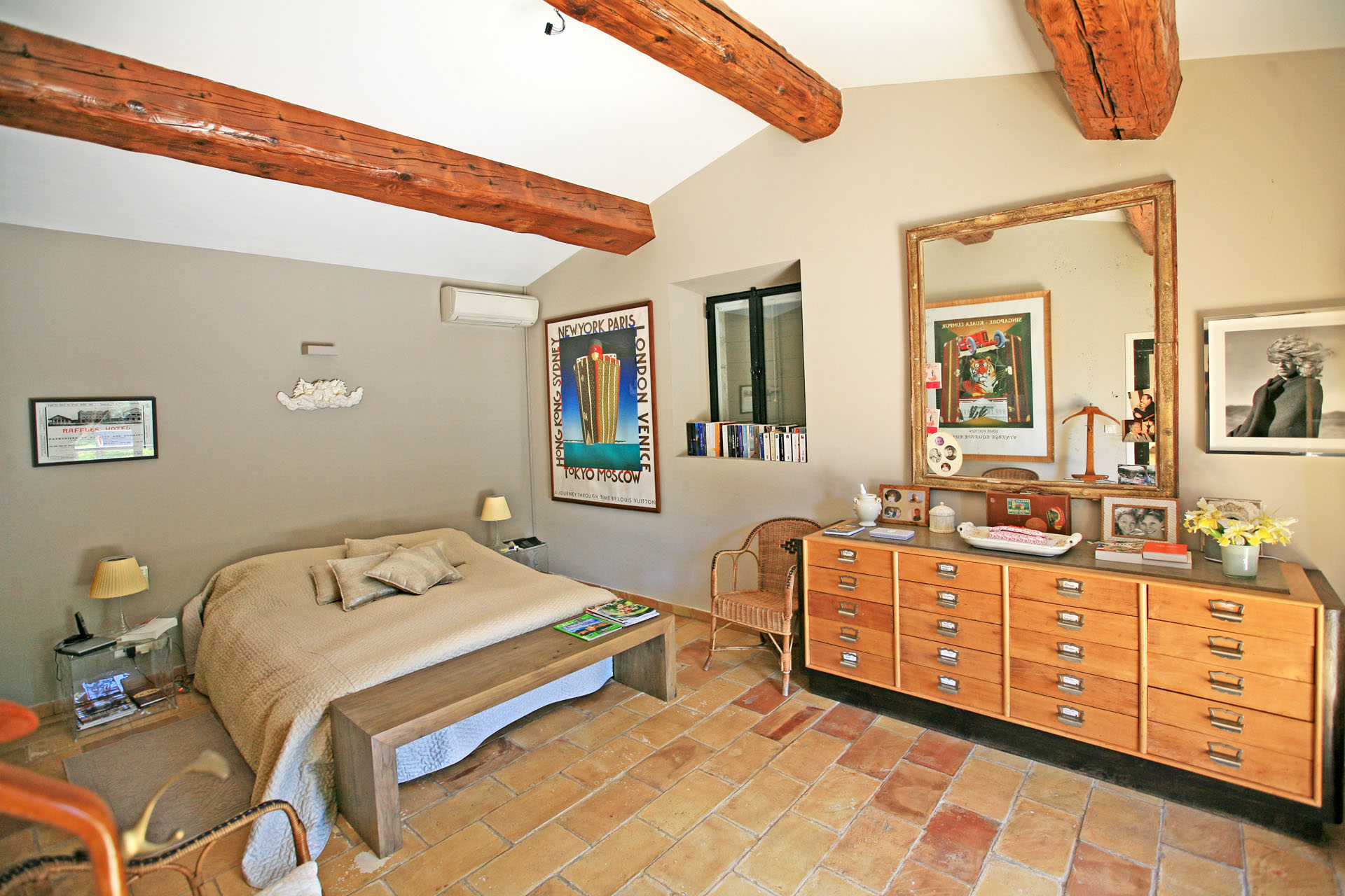 à Gordes, propriété de prestige avec dépendance, piscine et vue   