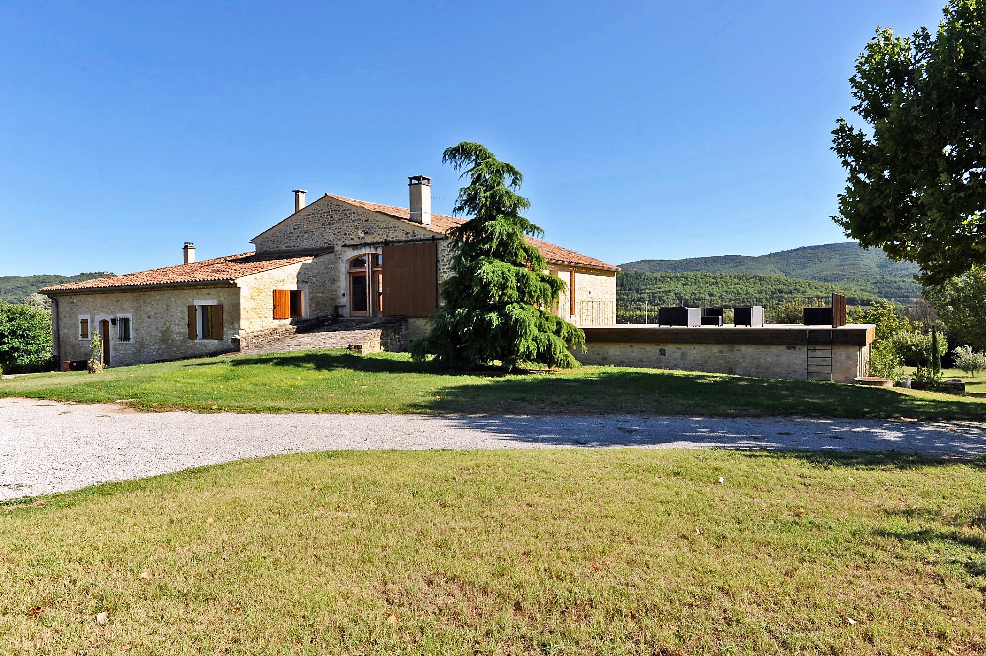 Location belle propriété avec vue panoramique sur le grand Luberon    