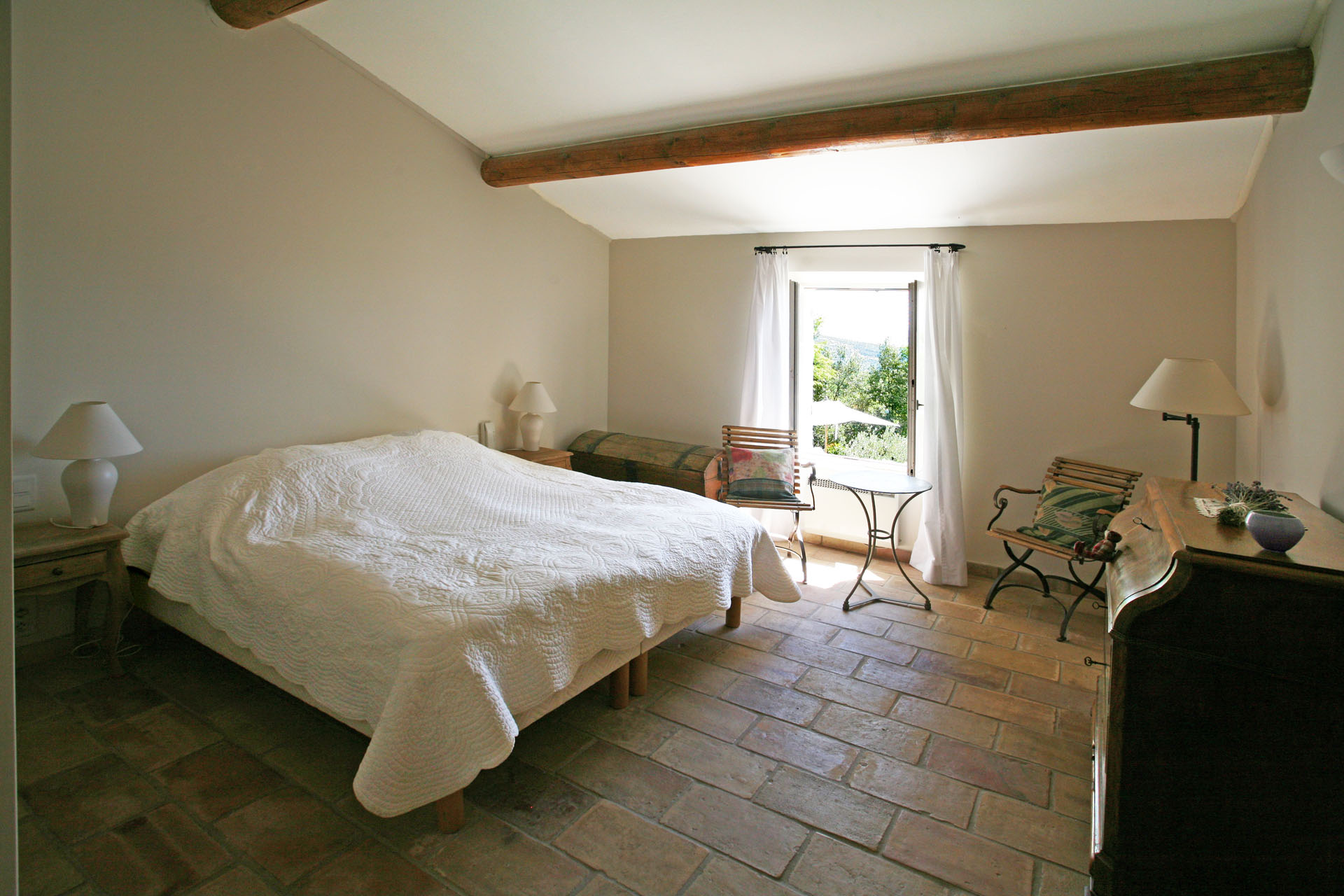 Maison de caractère en Luberon avec piscine chauffée et vue spectaculaire  