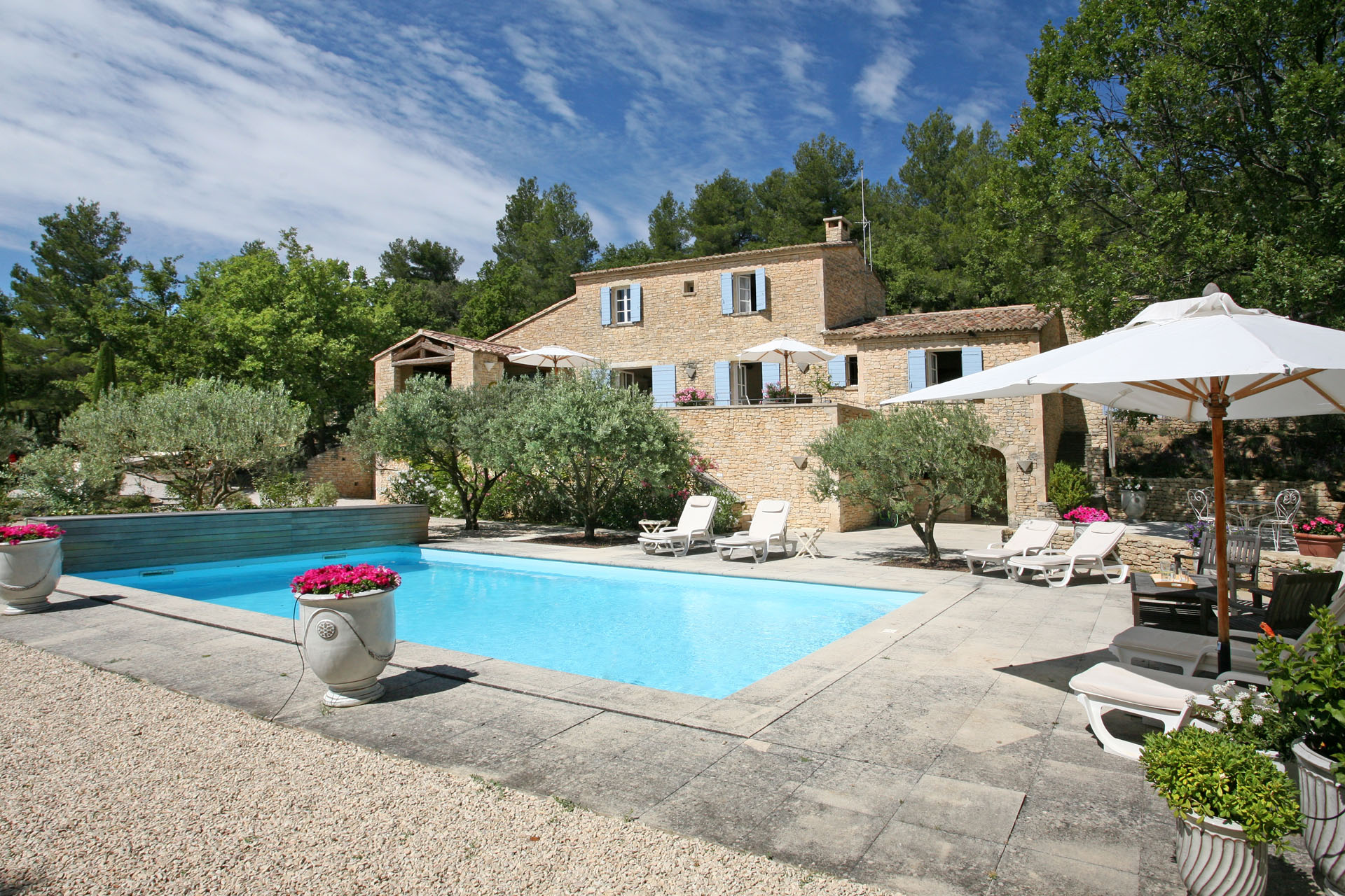 Maison de caractère en Luberon avec piscine chauffée et vue spectaculaire  