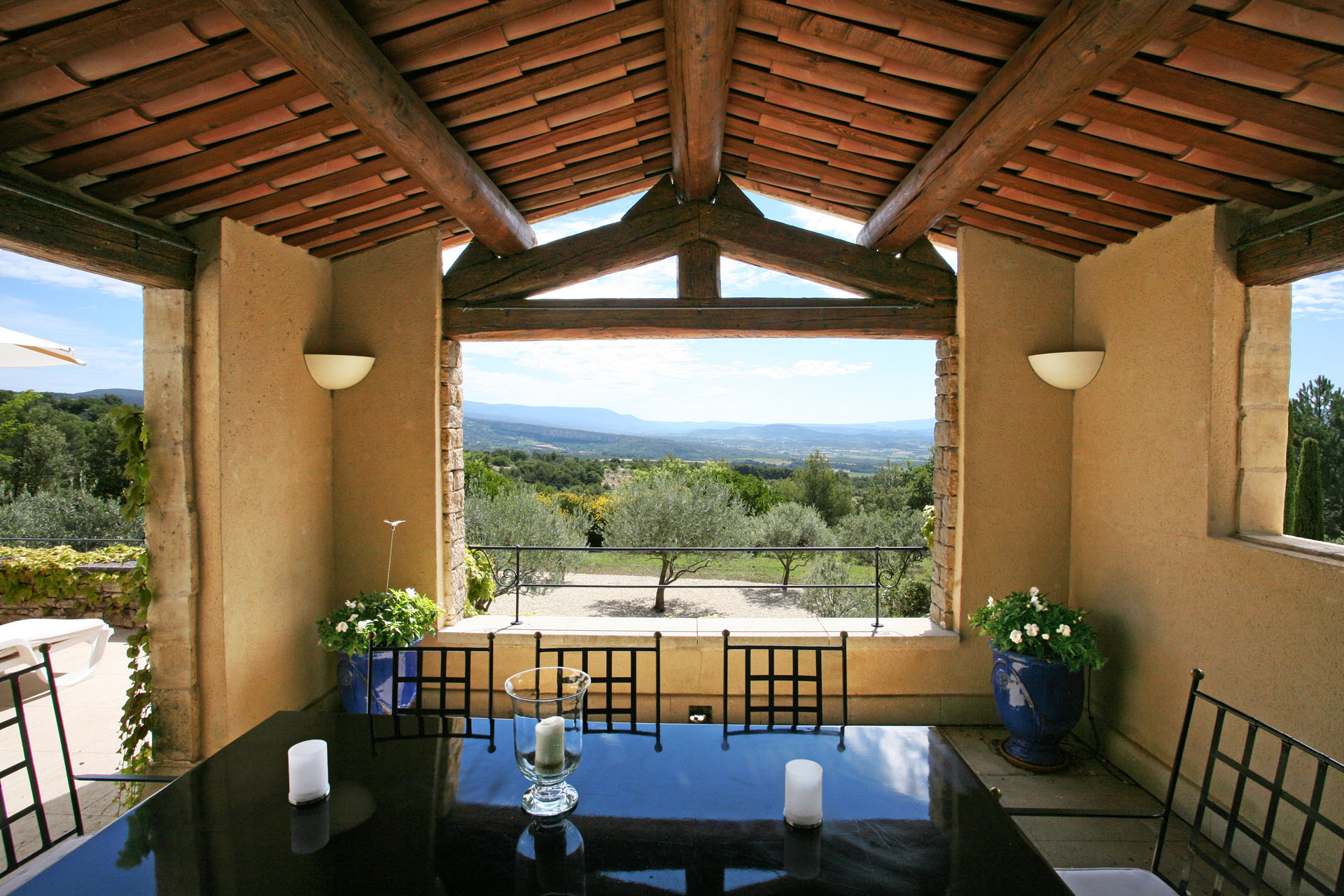 Maison de caractère en Luberon avec piscine chauffée et vue spectaculaire  