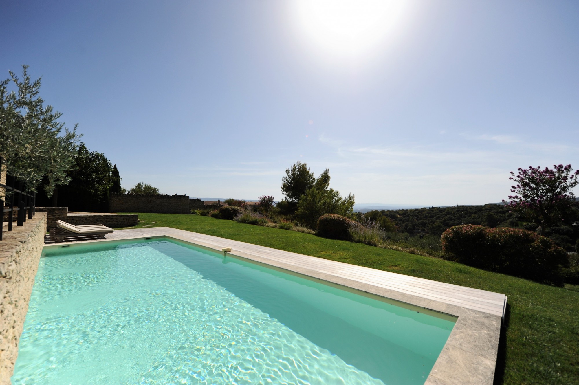 A louer à Gordes,  très belle maison contemporaine avec vue  