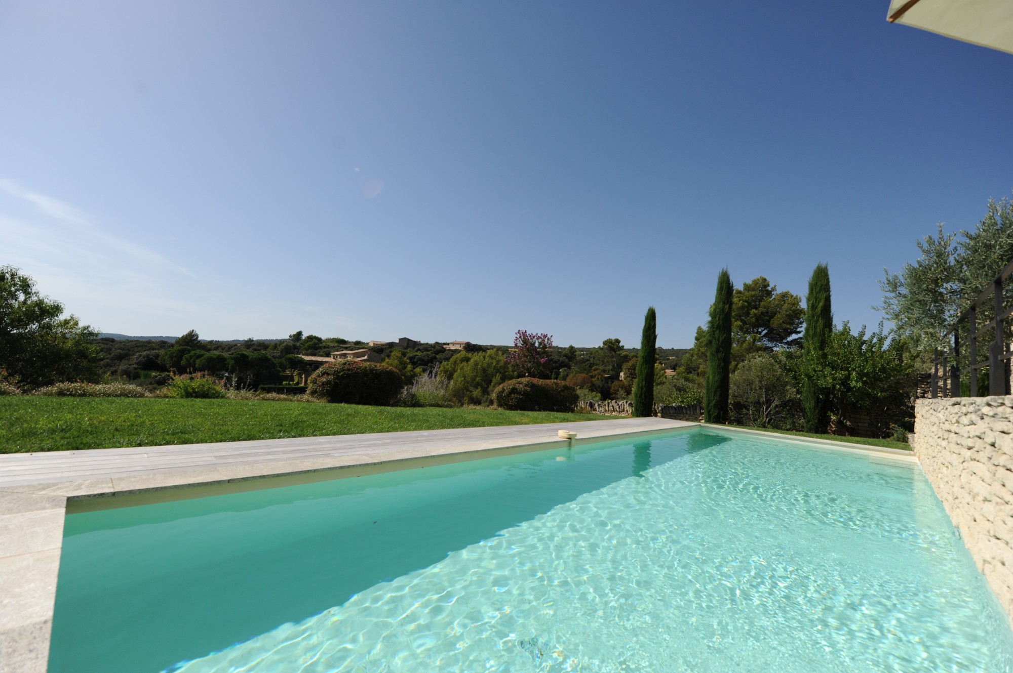 A louer à Gordes,  très belle maison contemporaine avec vue  