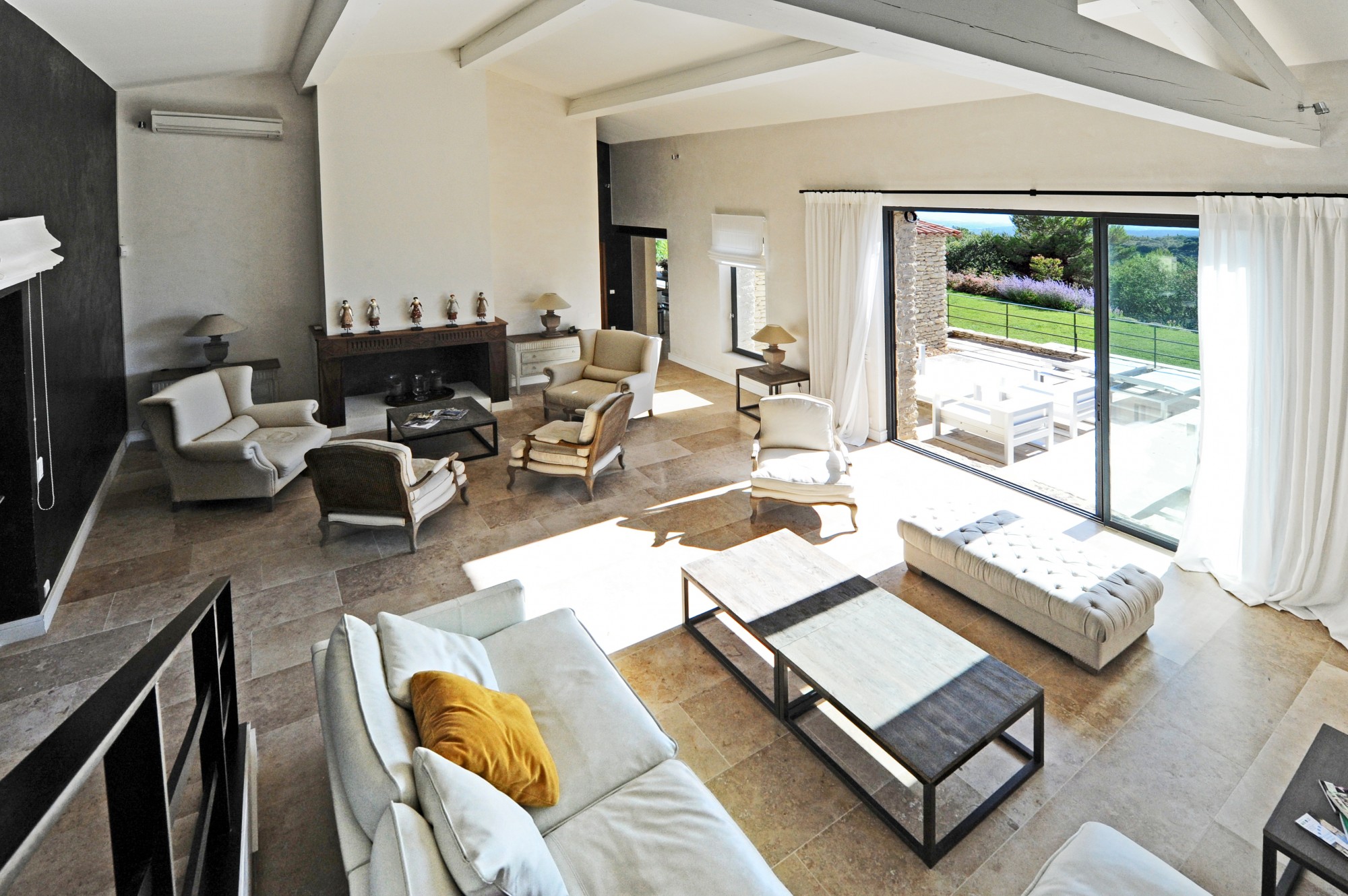 A louer à Gordes,  très belle maison contemporaine avec vue  