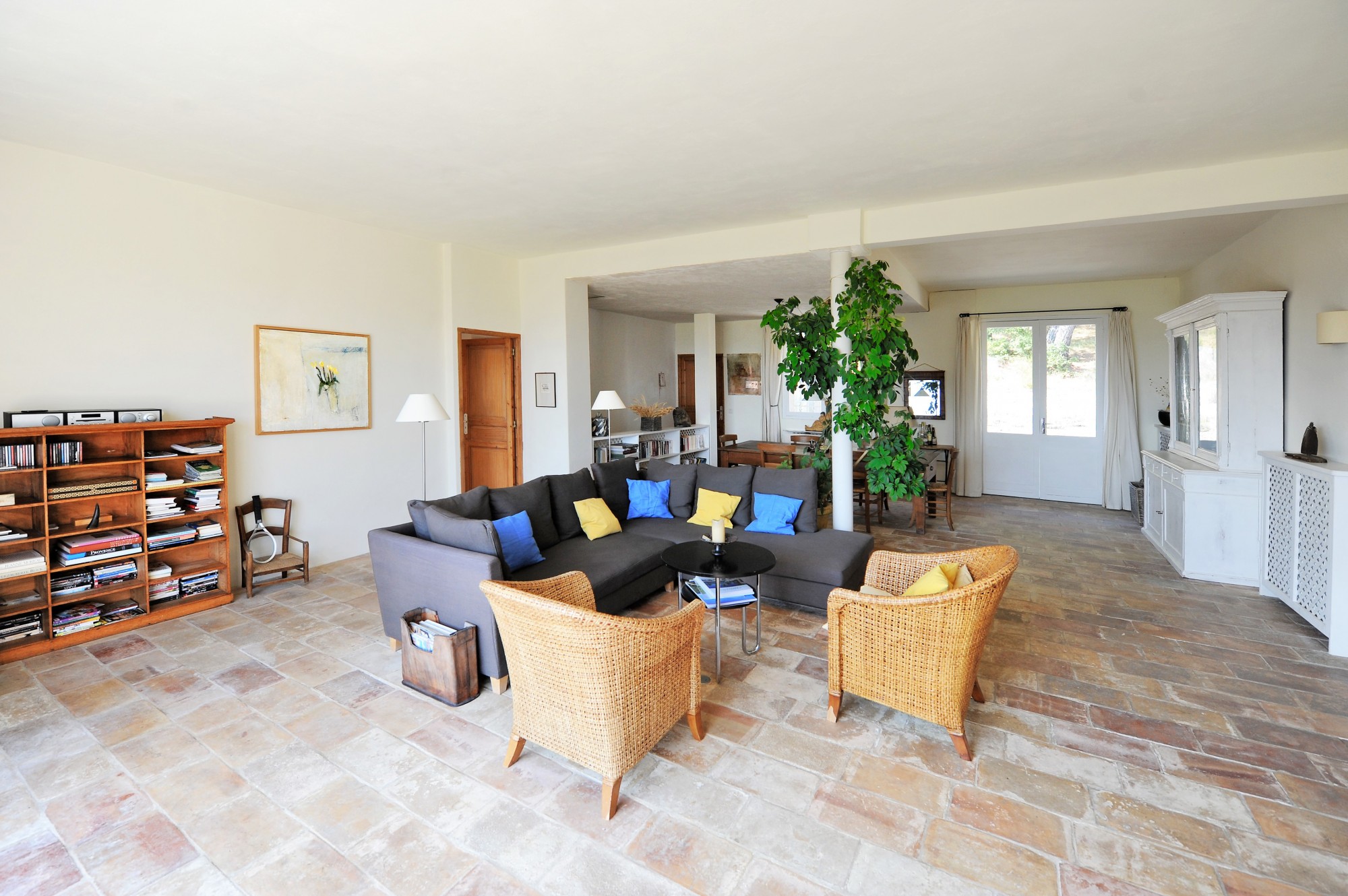 En position dominante, maison en pierres avec piscine et vues   