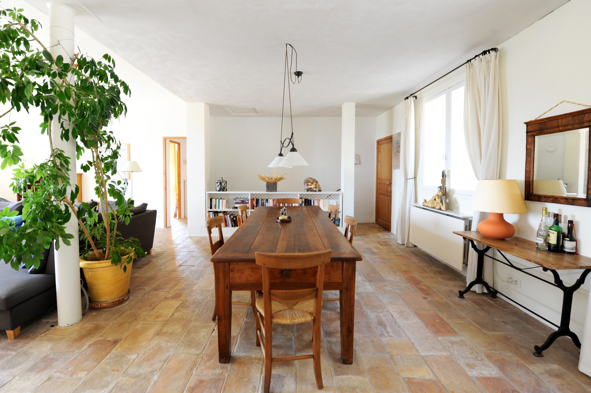 En position dominante, maison en pierres avec piscine et vues   