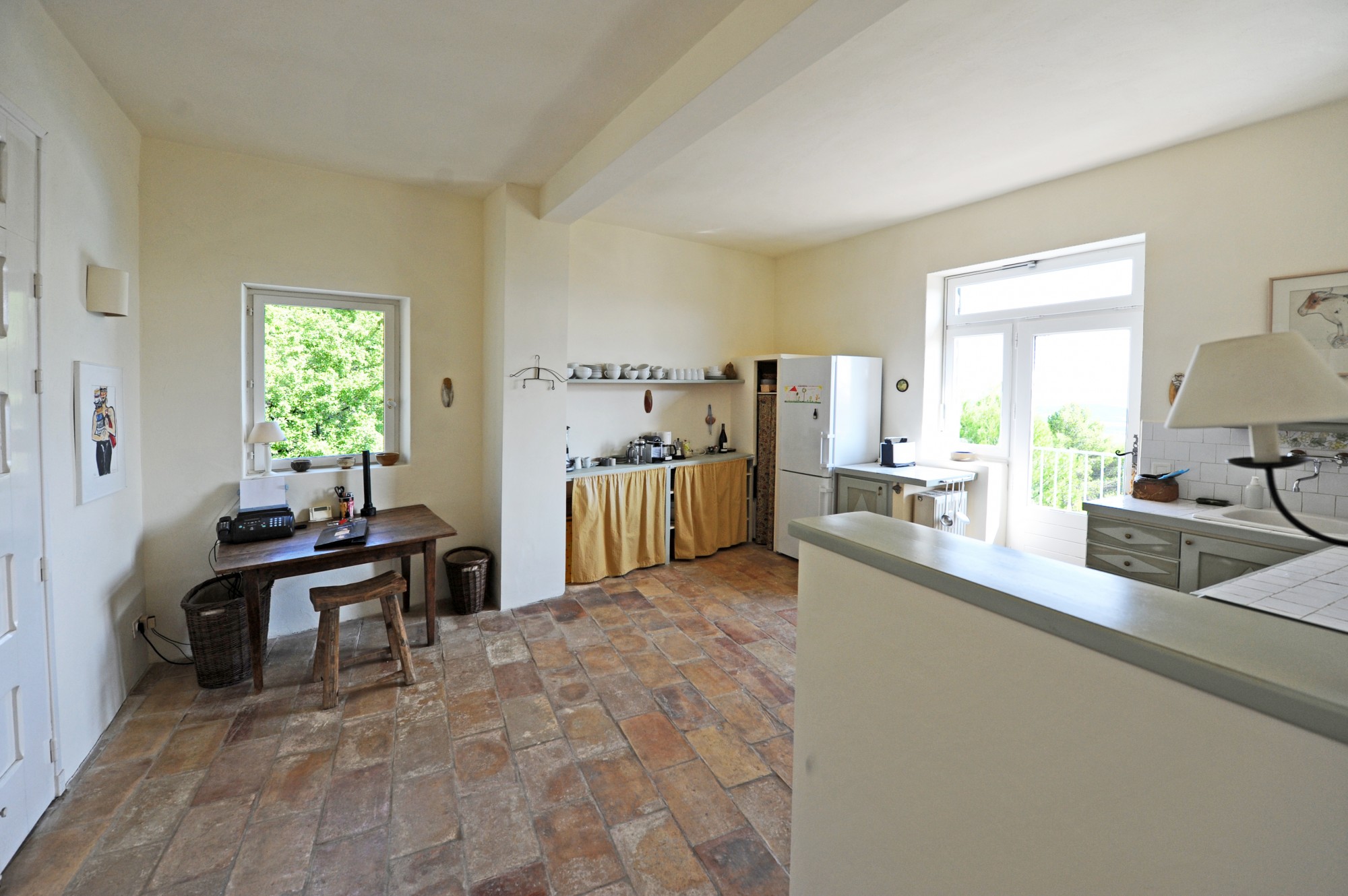En position dominante, maison en pierres avec piscine et vues   
