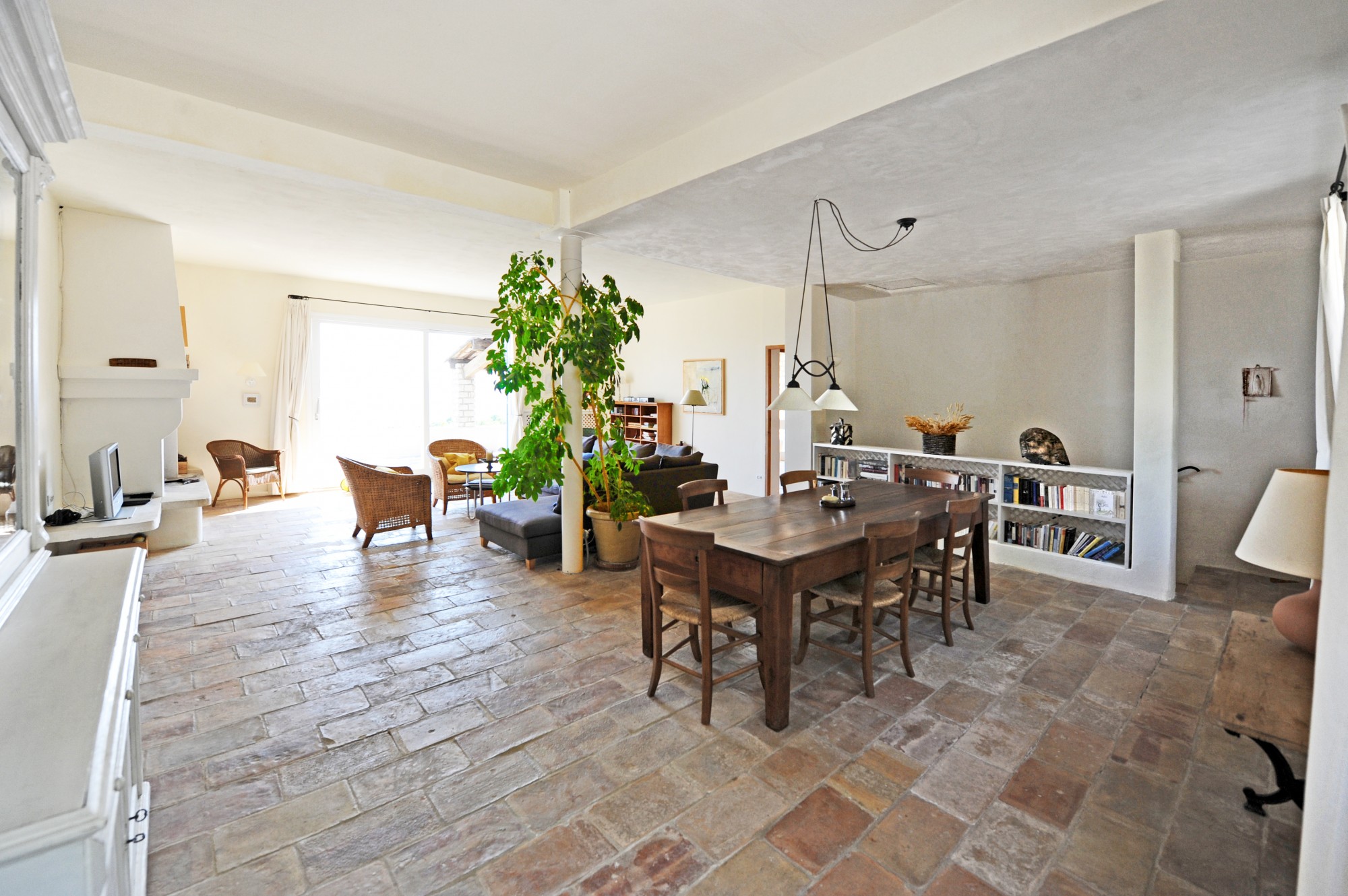 En position dominante, maison en pierres avec piscine et vues   