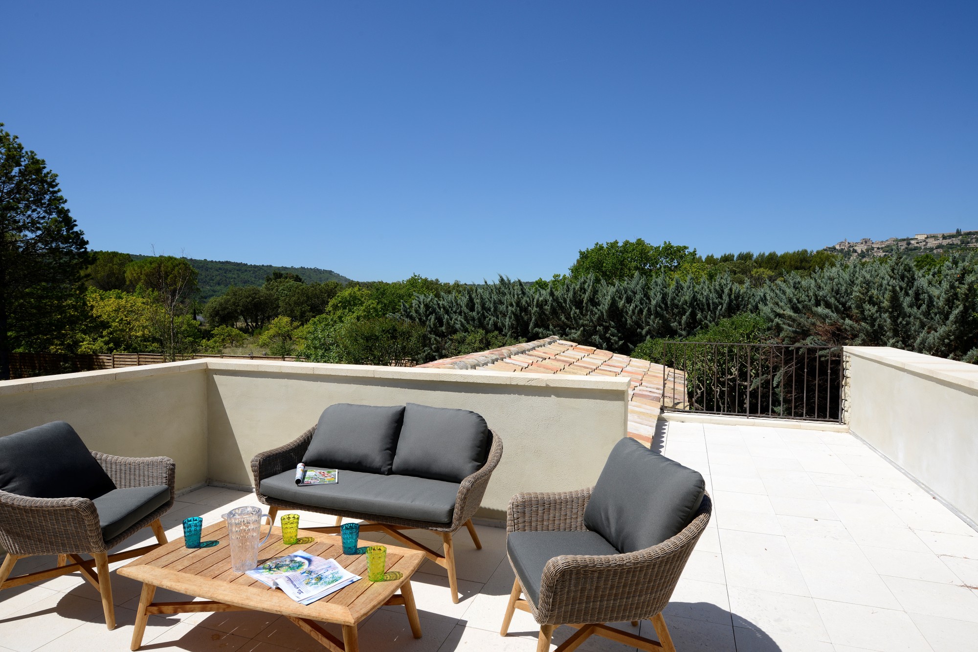 Gordes - Propriété d'exception aux prestations haut de gamme et avec tennis   