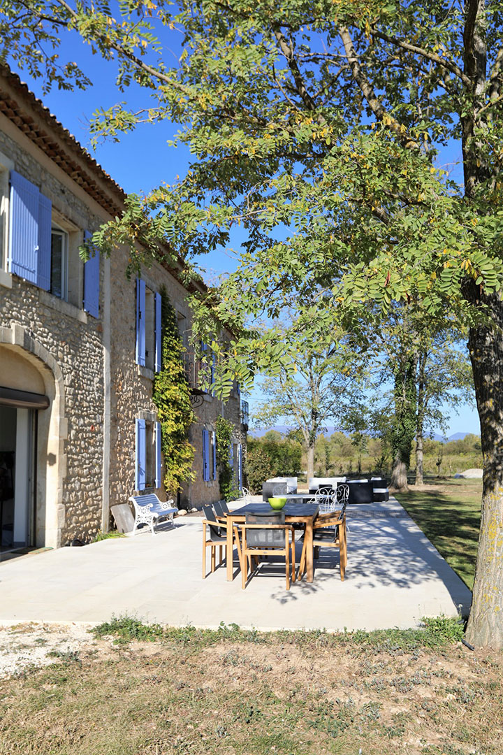 Location à Bonnieux, propriété de famille rénovée avec goût   