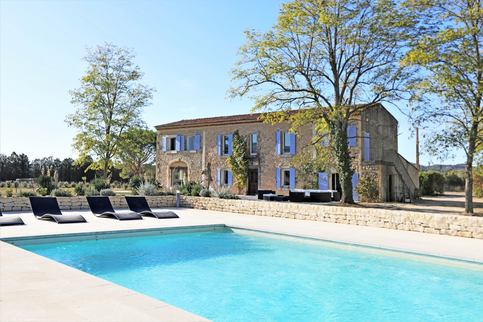 Location à Bonnieux, propriété de famille rénovée avec goût   