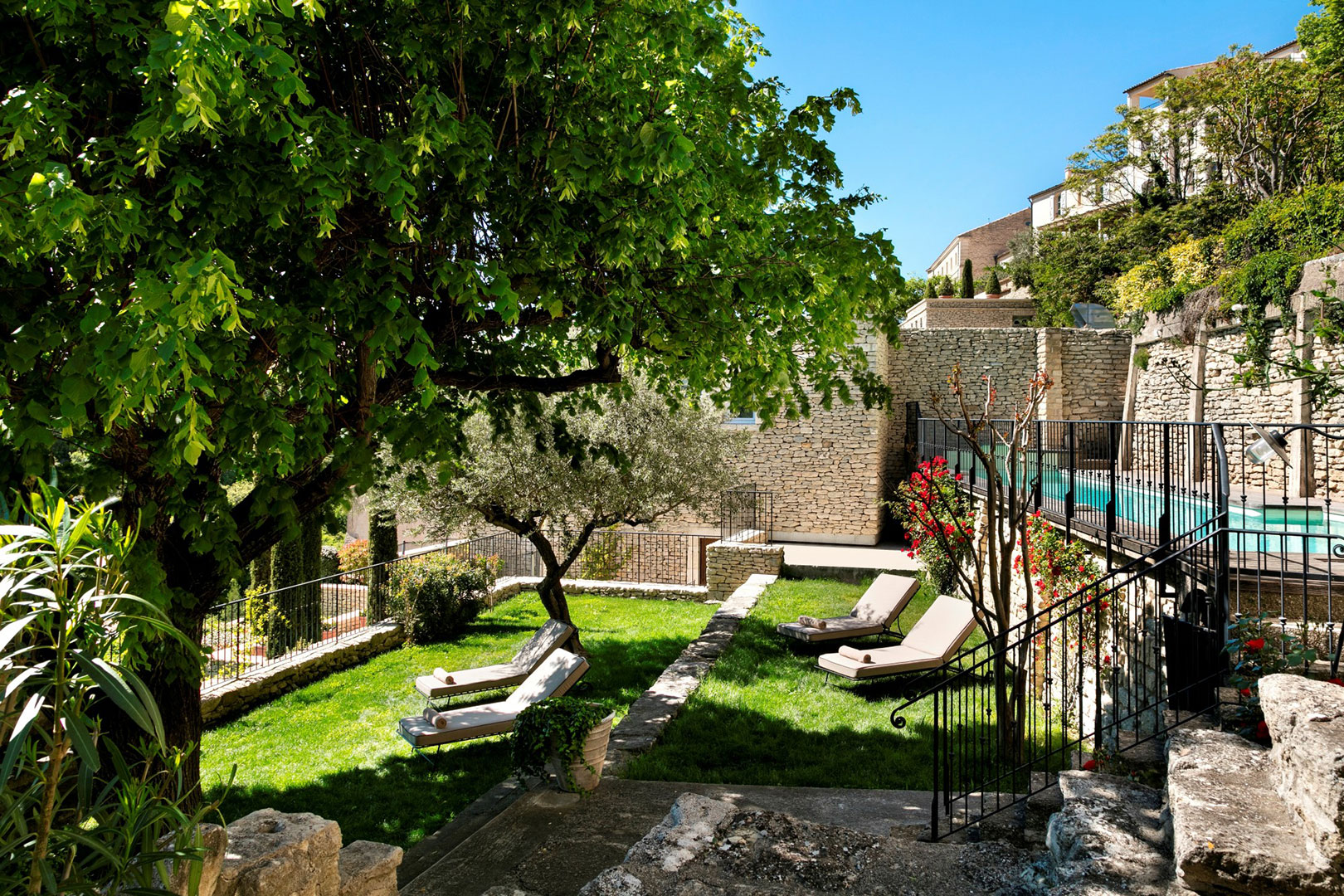 Location de prestige dans le centre du village de Gordes   