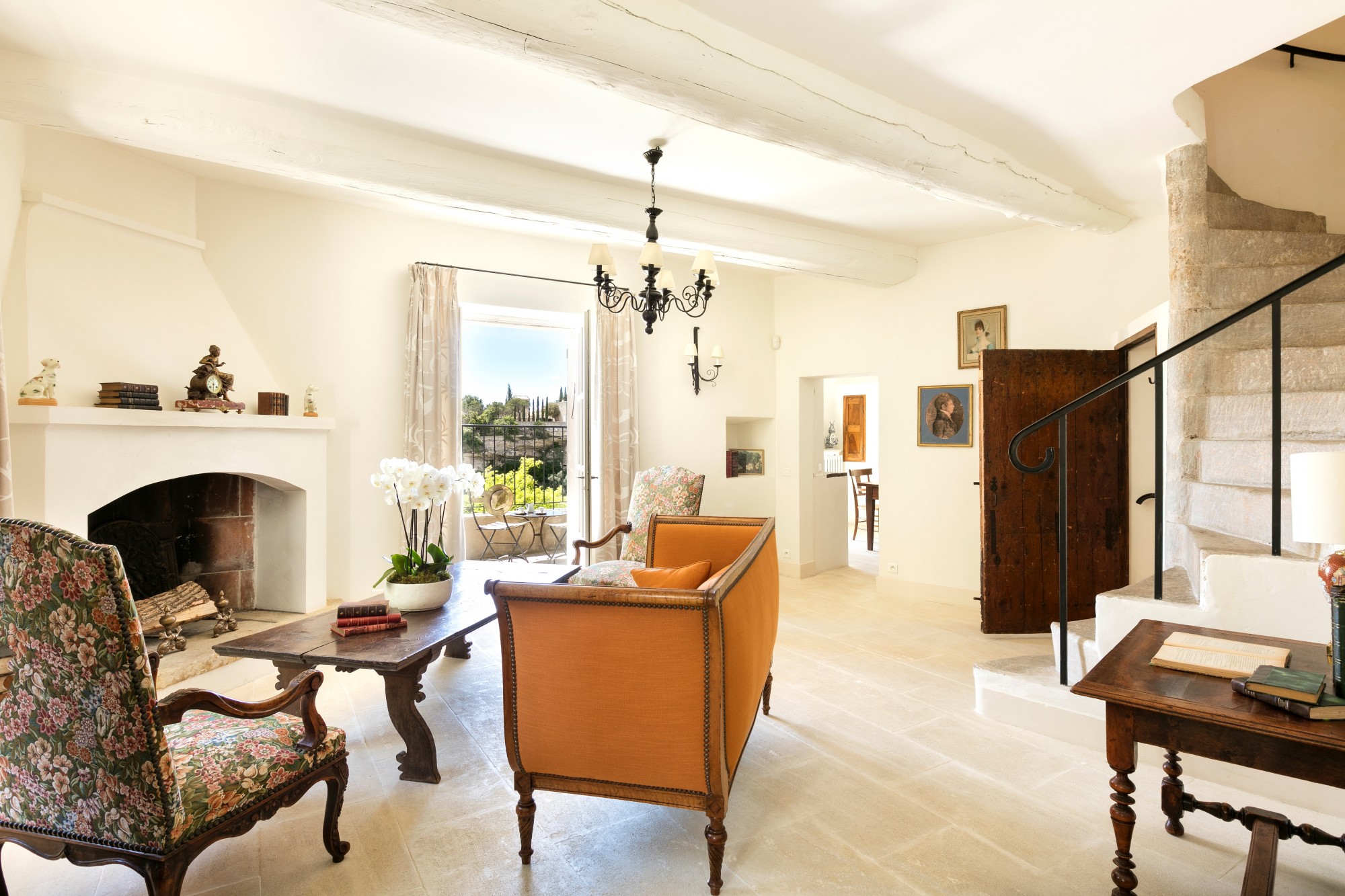 Location de prestige dans le centre du village de Gordes   