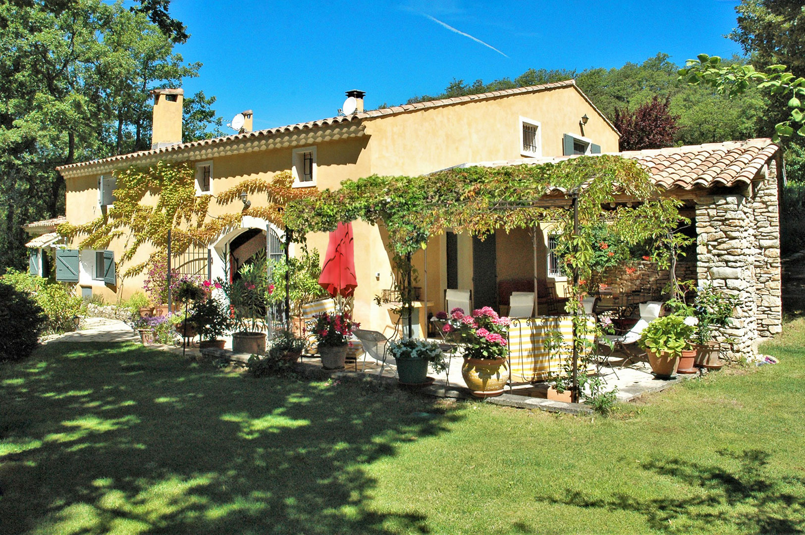 Apt, maison de campagne, vue imprenable sur le Luberon   