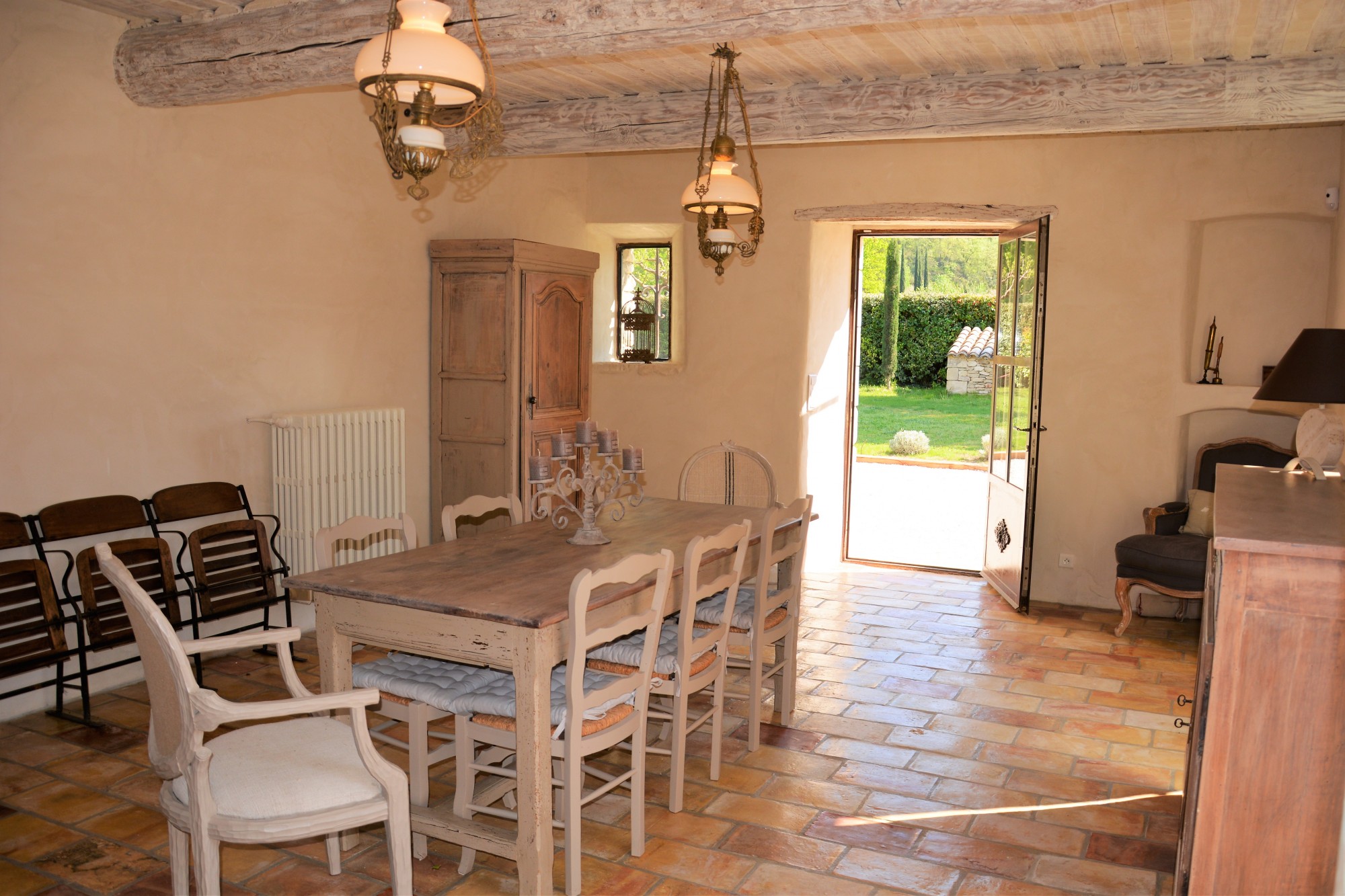 Location à Ménerbes, ancien mas rénové avec goût au cœur du Luberon   
