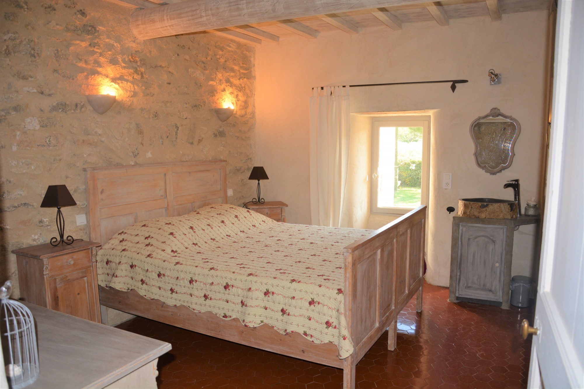 Location à Ménerbes, ancien mas rénové avec goût au cœur du Luberon   