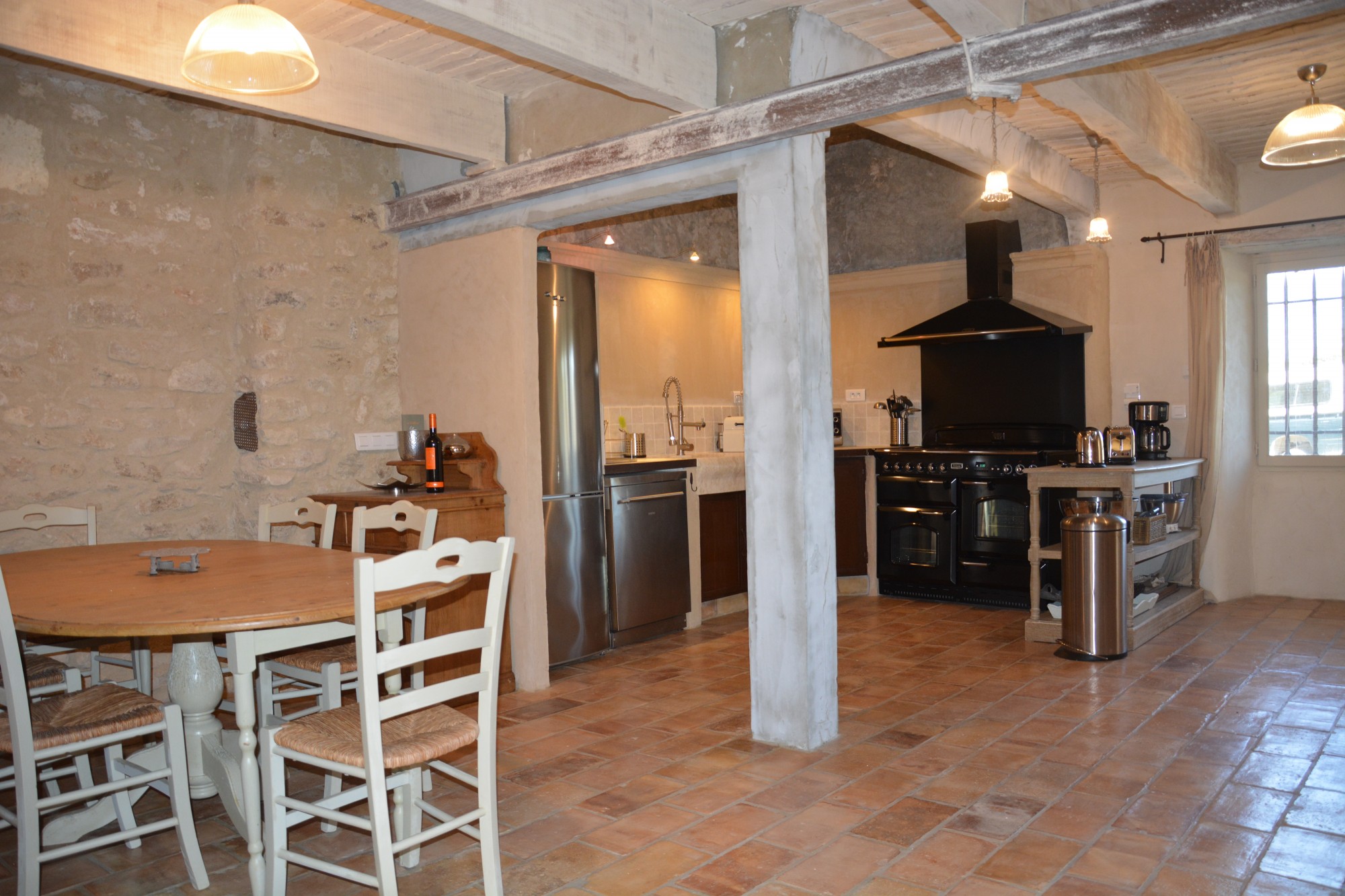Location à Ménerbes, ancien mas rénové avec goût au cœur du Luberon   