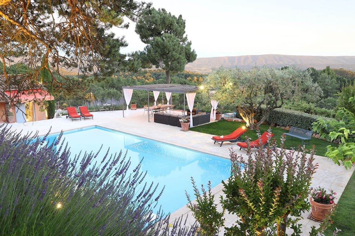 Roussillon, maison de vacances entourée des Ocres du Luberon   