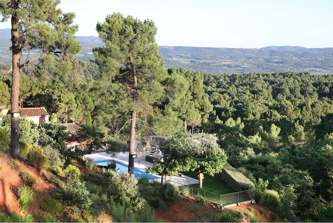 Roussillon, maison de vacances entourée des Ocres du Luberon   
