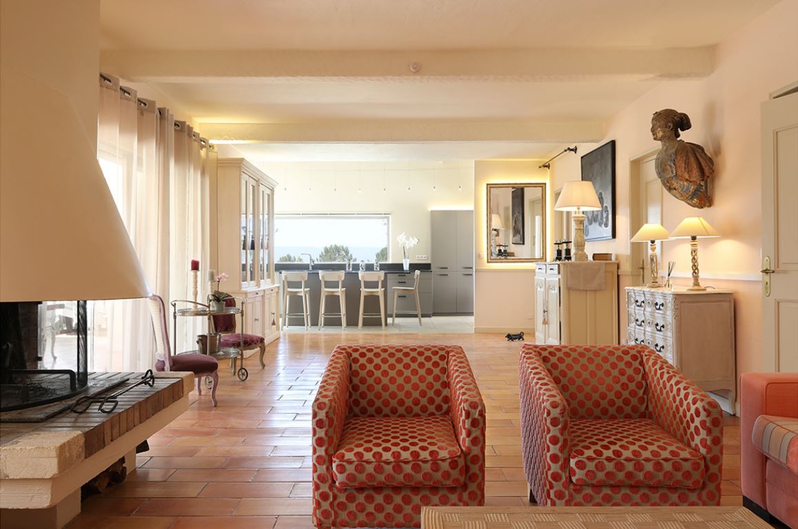 Roussillon, maison de vacances entourée des Ocres du Luberon   