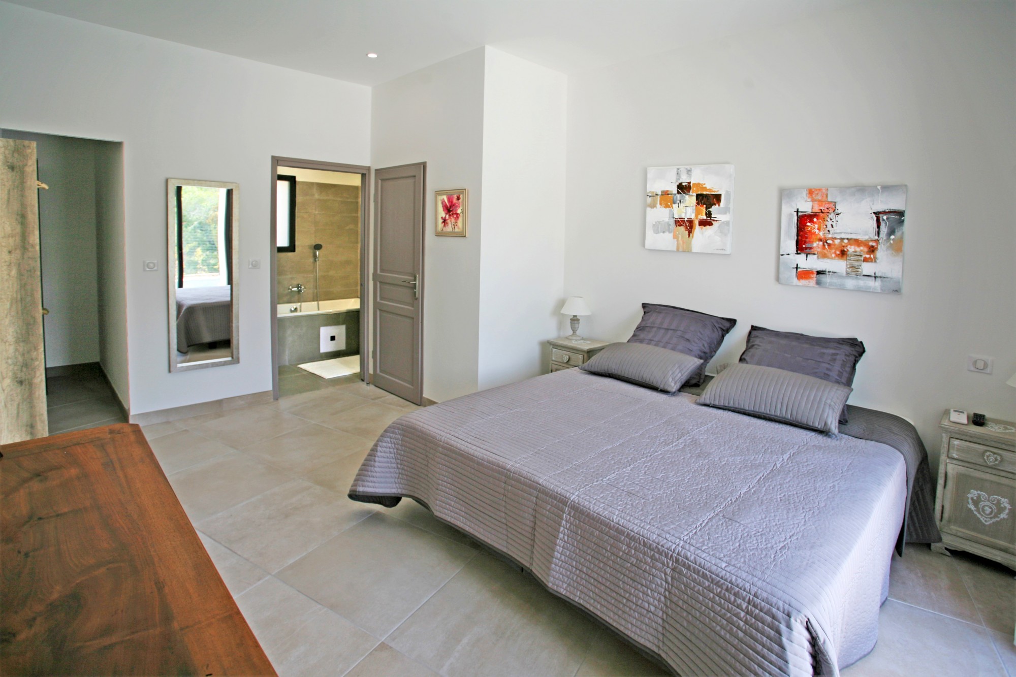 Gordes, location saisonnière en Luberon, belle villa récente au calme, entièrement climatisée   